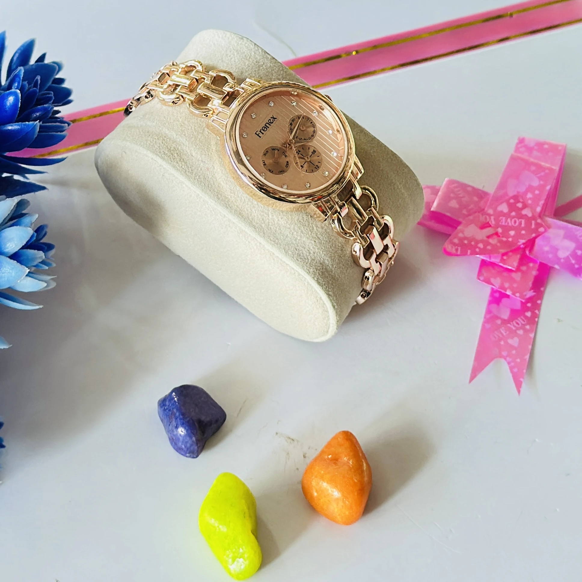 Fronex branded women's analog wristwatch