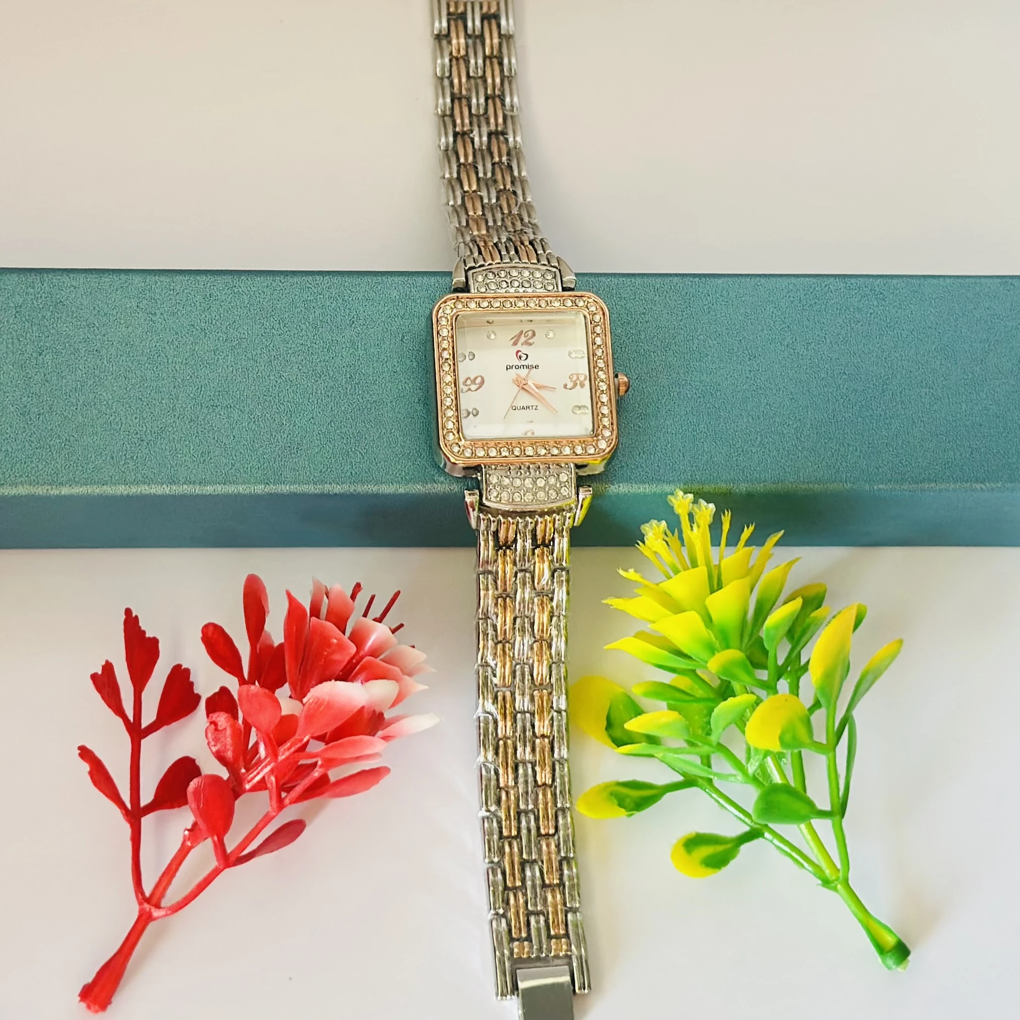 Fashion analog women's watch