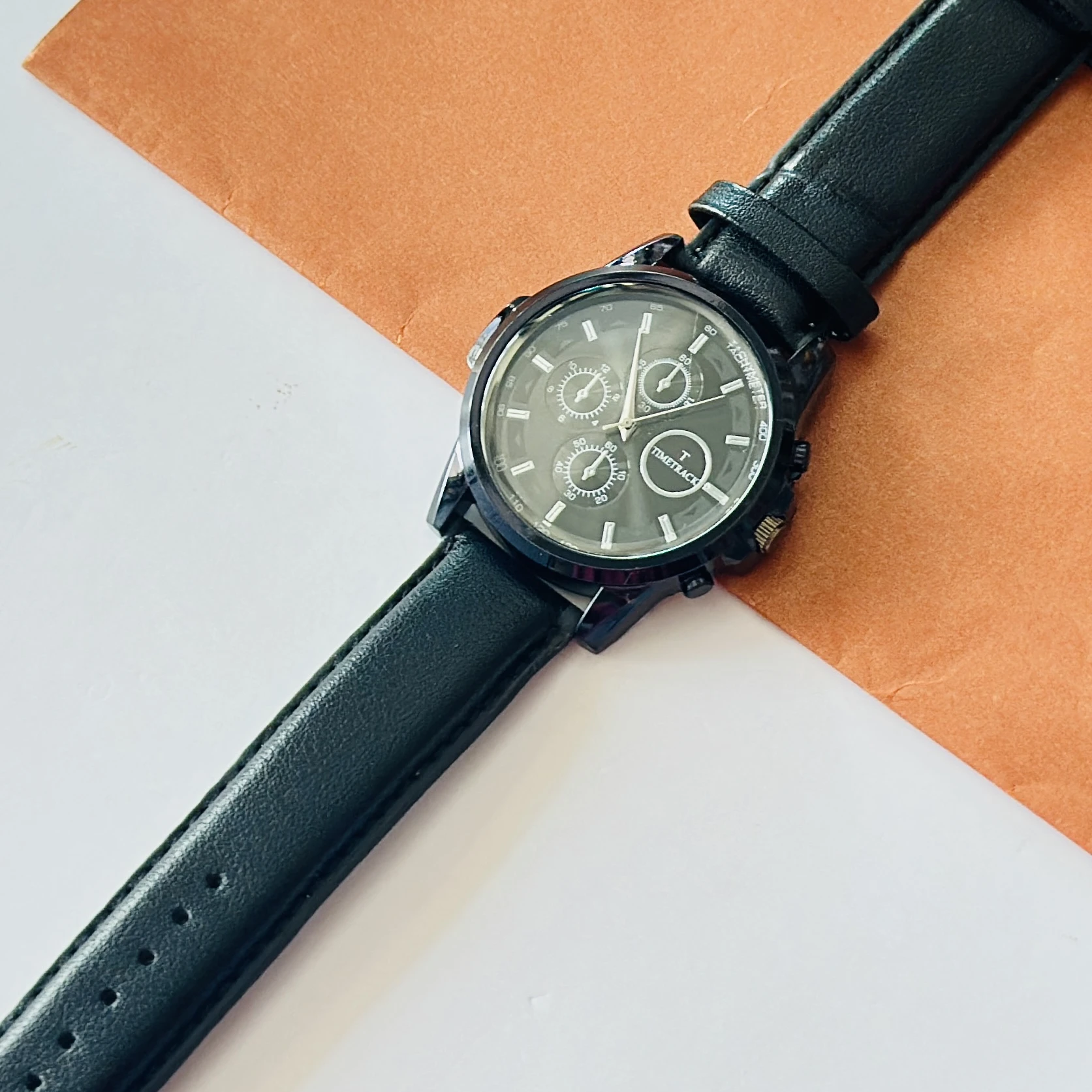 Relish designer black analog leather strap watch for men.