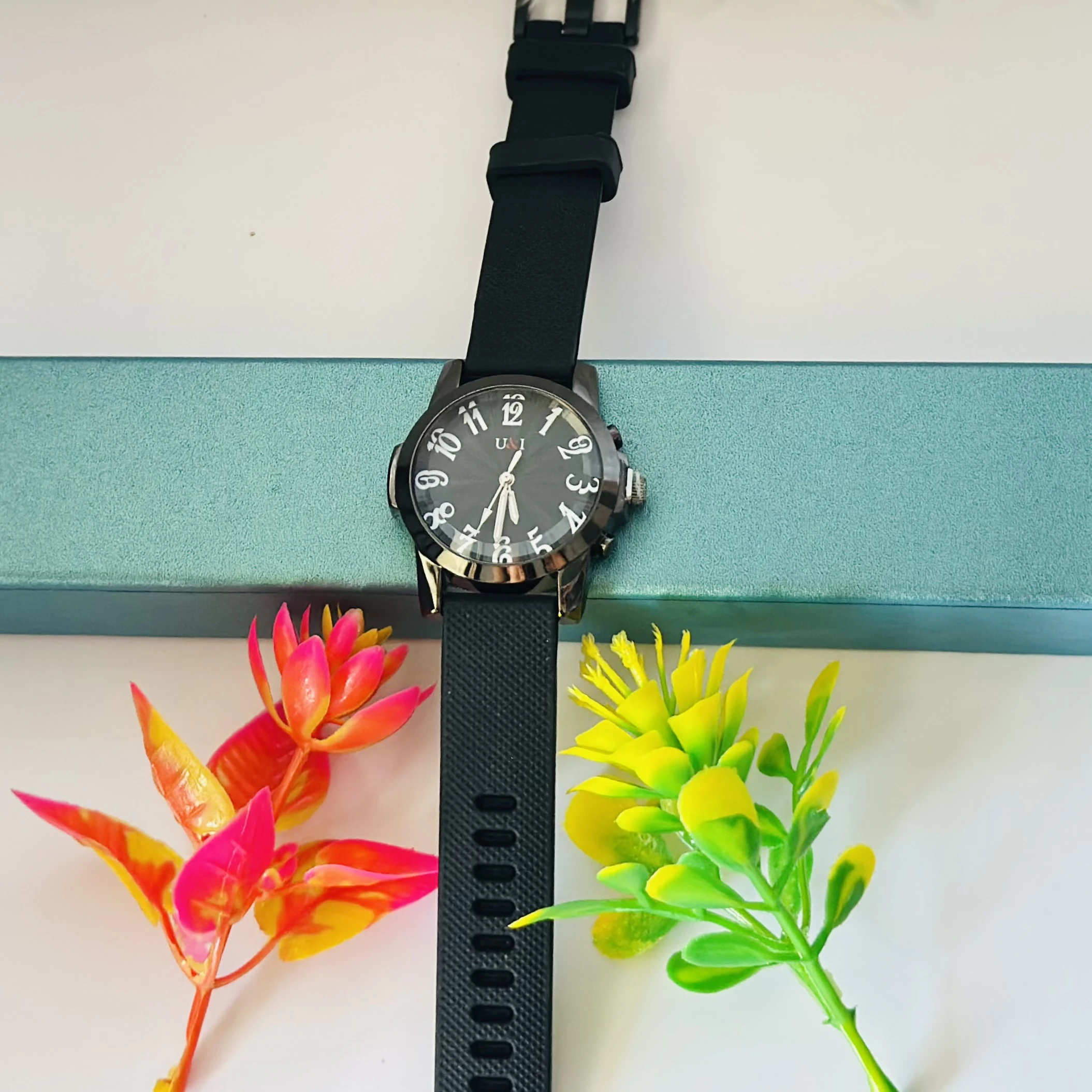fashionable women's quartz watch