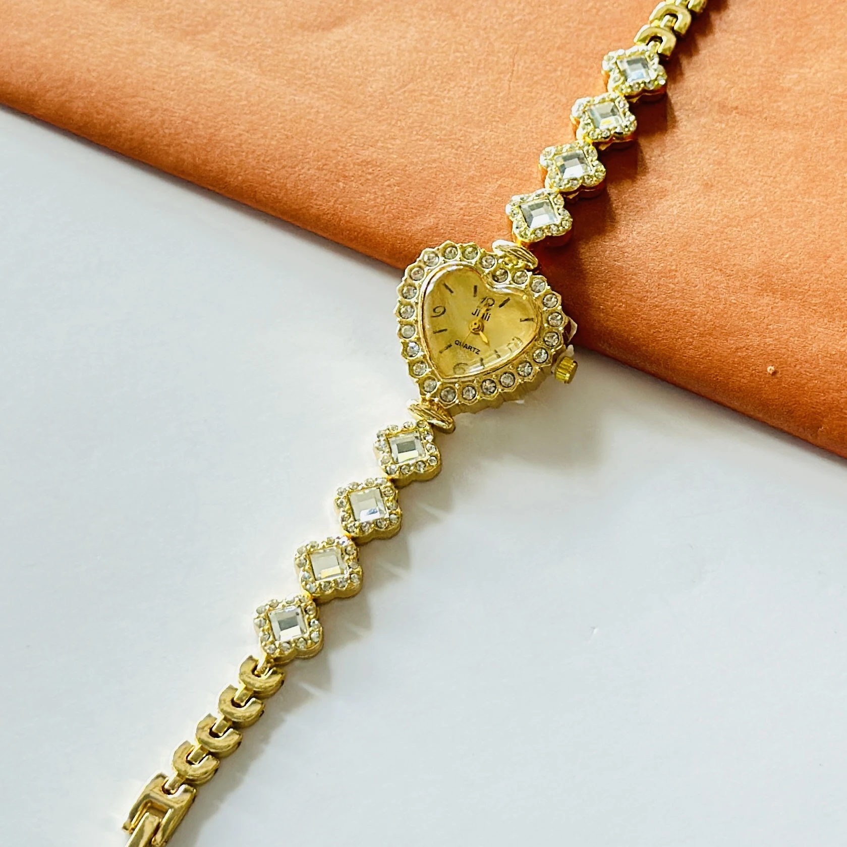 women's heart-shaped bracelet quartz watch