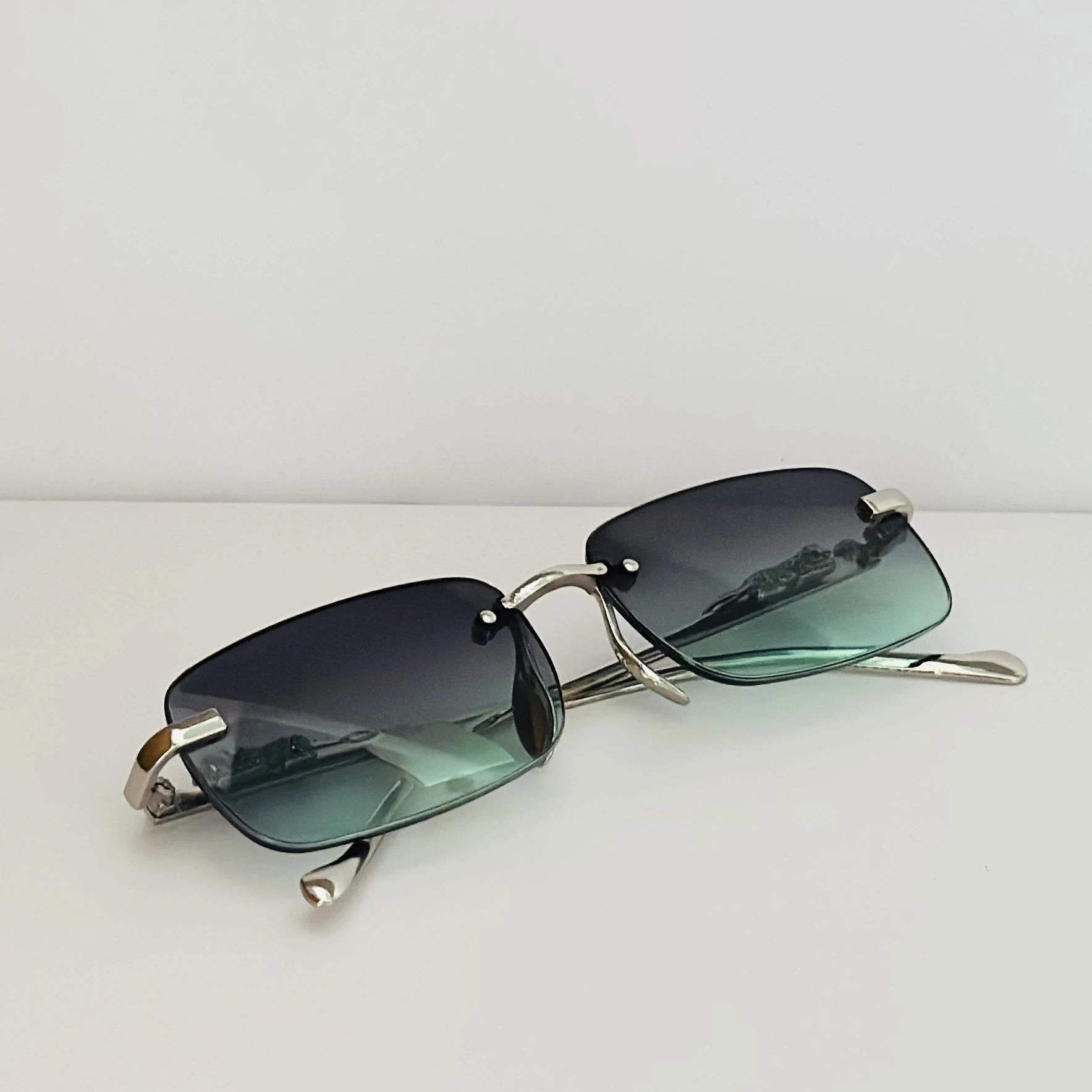Rimless rectangular sunglasses
