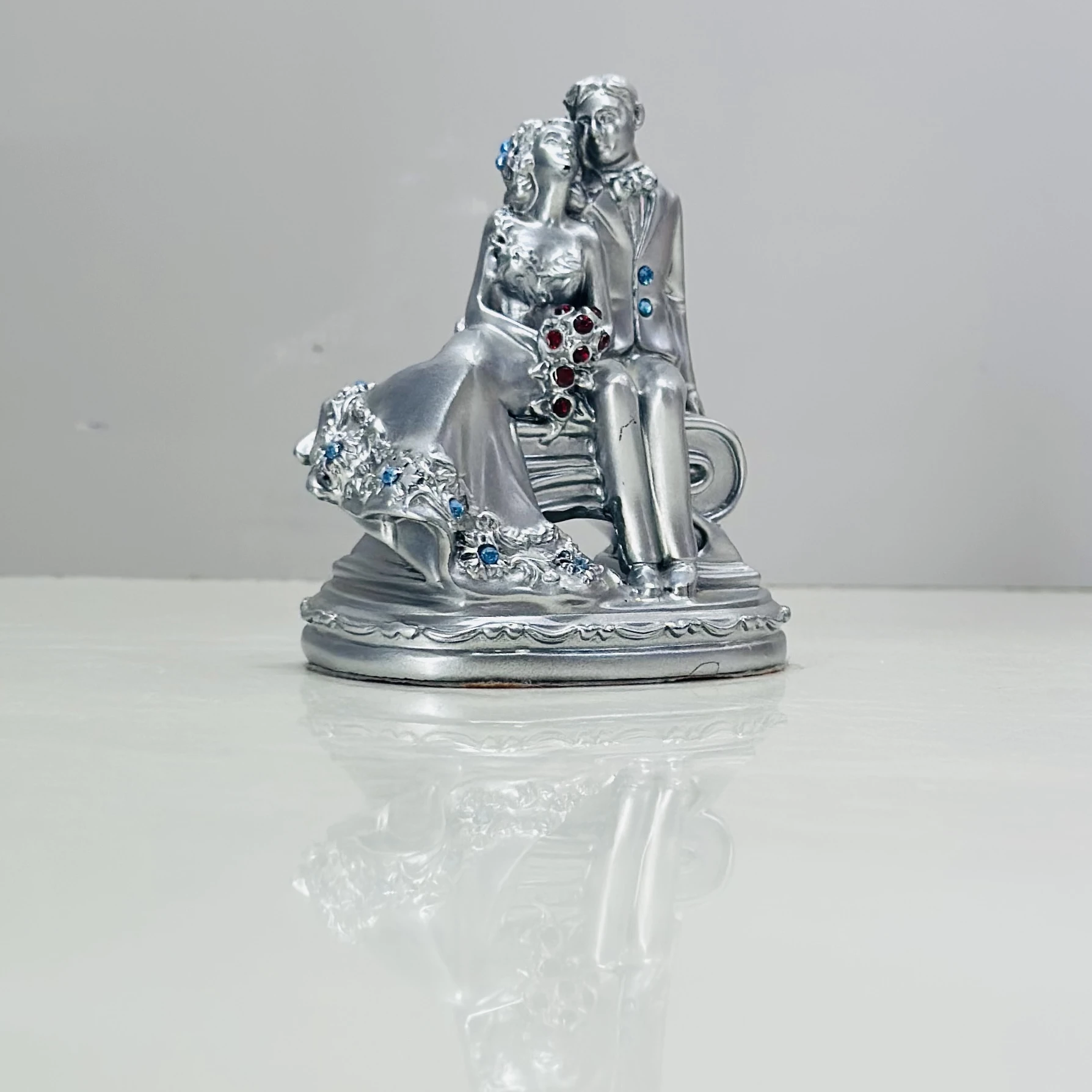 Romantic Couple Statue (SKU-MH1I88)