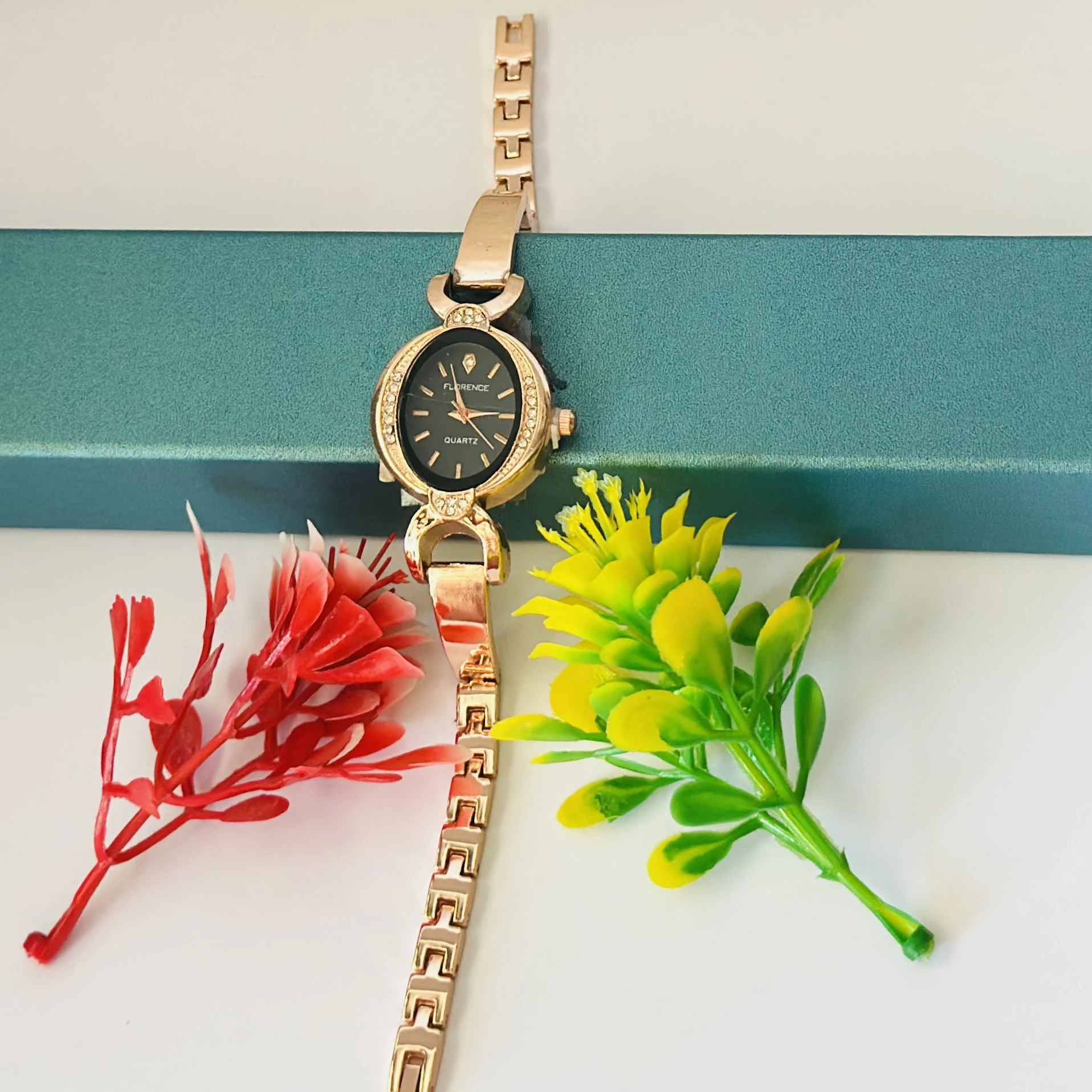 Rose gold-toned women’s quartz watch