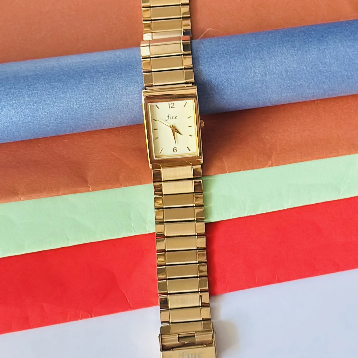 Gold -tone analog quartz watch with a metal strap.
