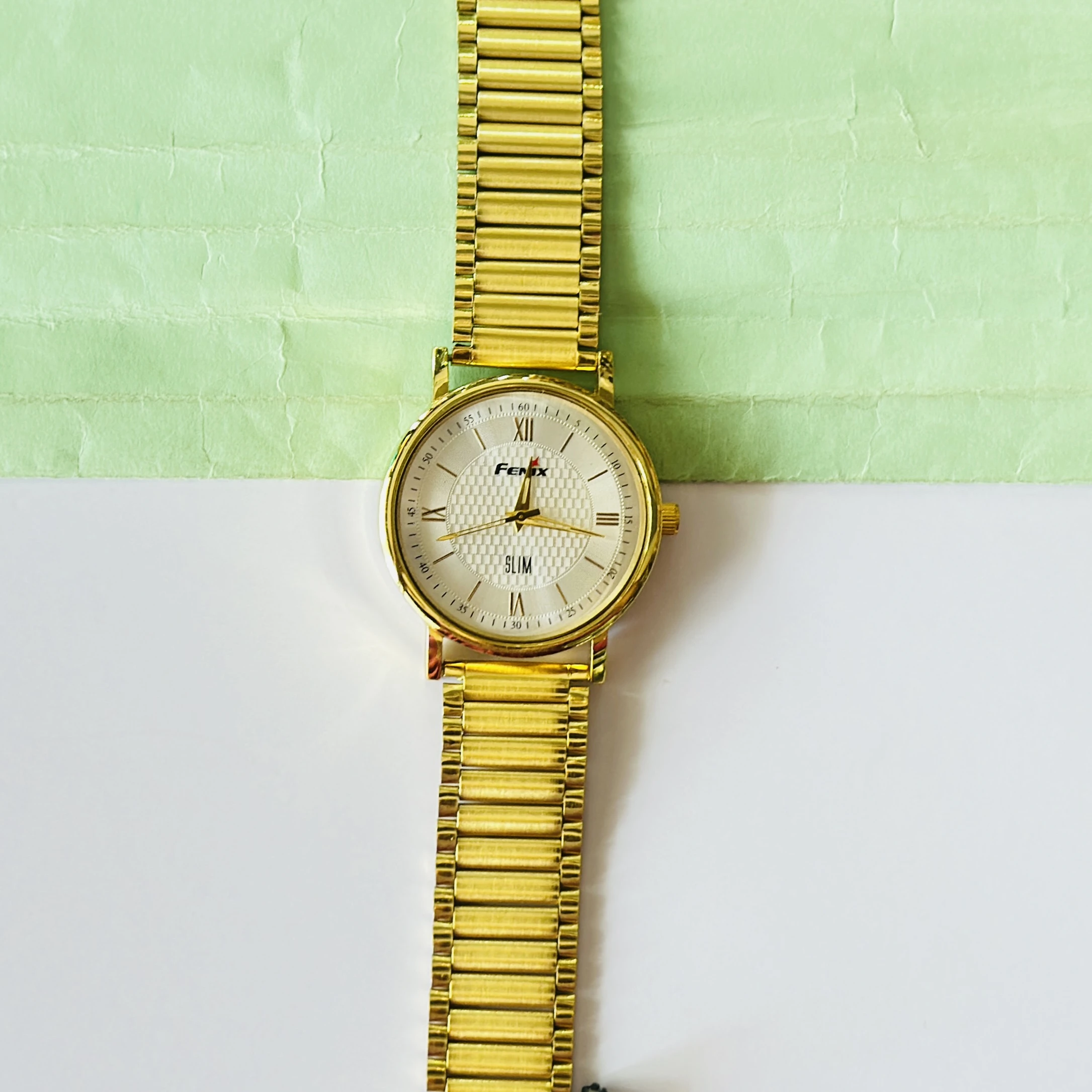 Gold coloured analogue watch for man’s