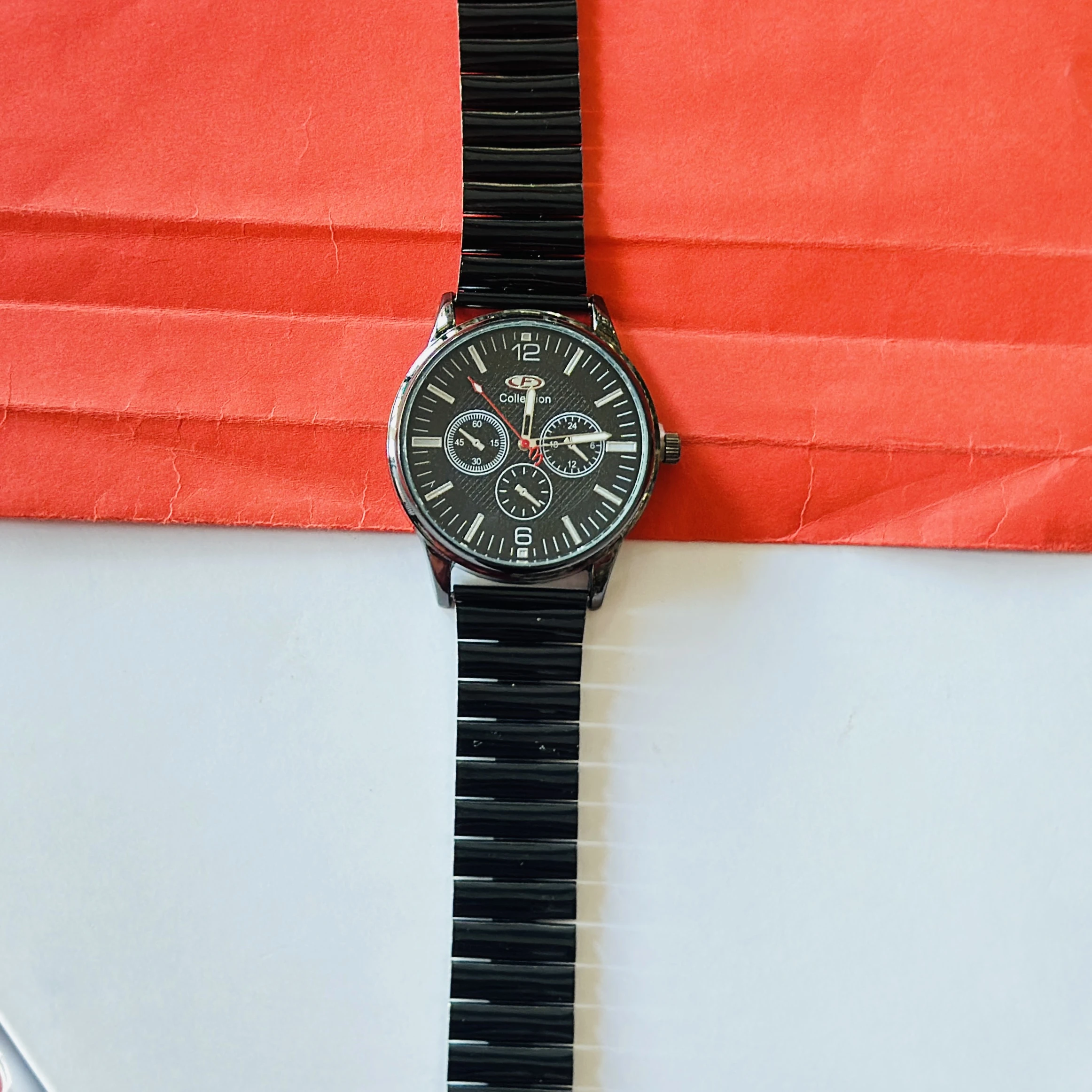 Foce men's chronograph watch with a black dial and a metal strap.