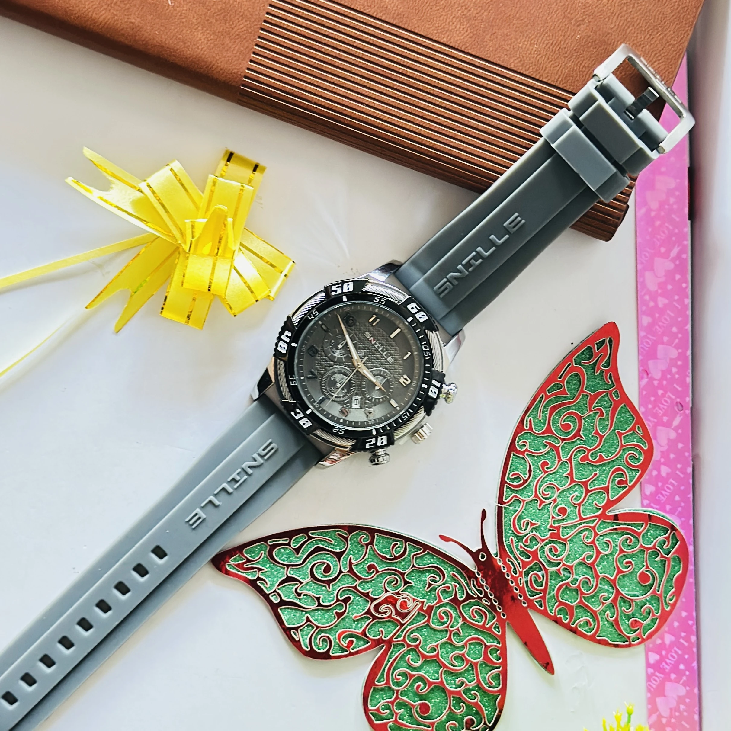 Snille brand analog wristwatch