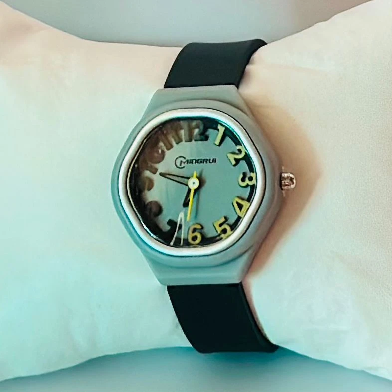 Mingrui analog watch with an asymmetric, "melted" dial and black silicone strap.