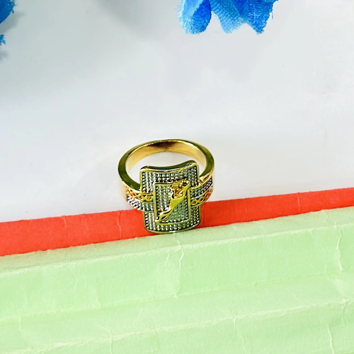 Men’s gold-plated ring