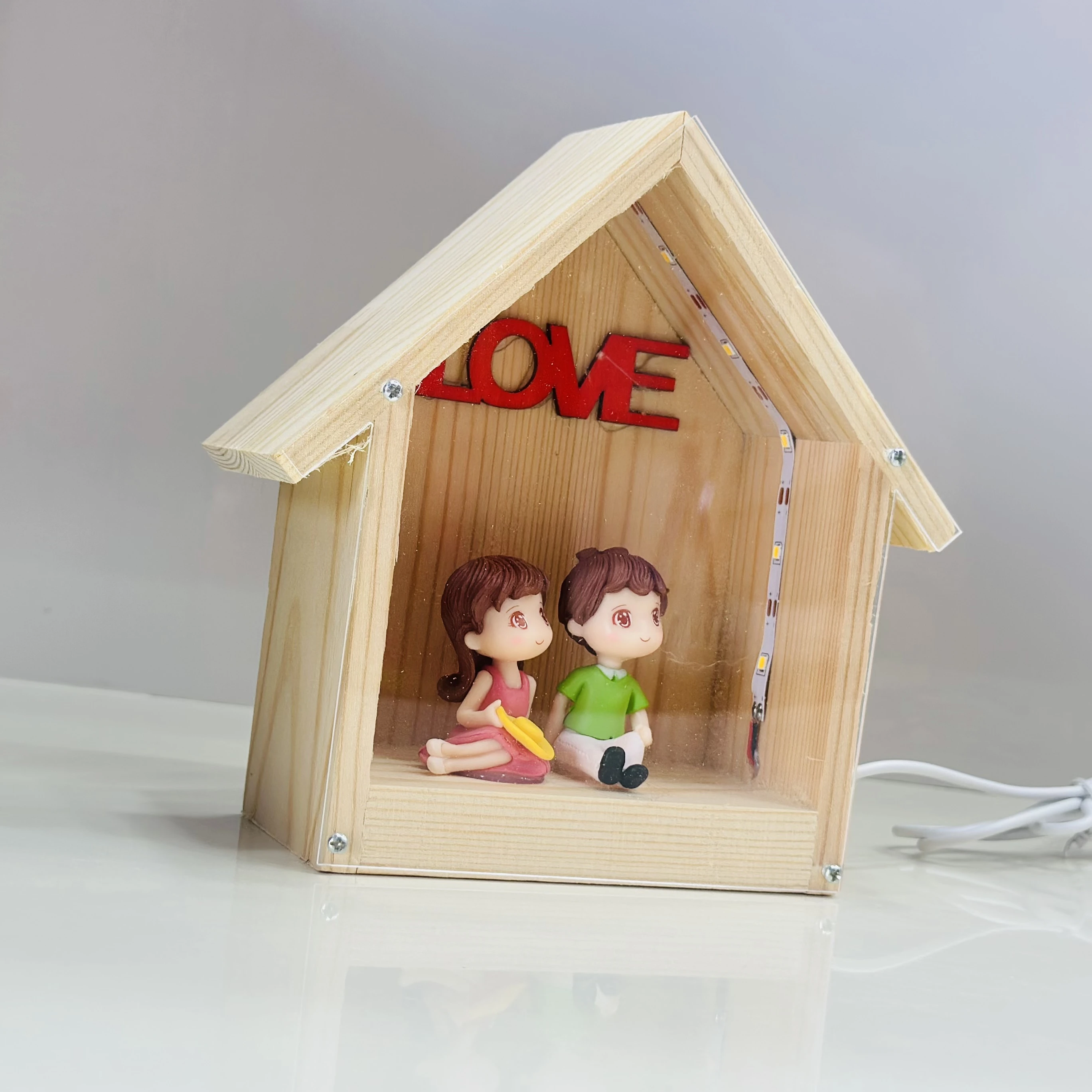 Wooden Hut Lovers Inside Decorative gift(SKU-MHTL56)