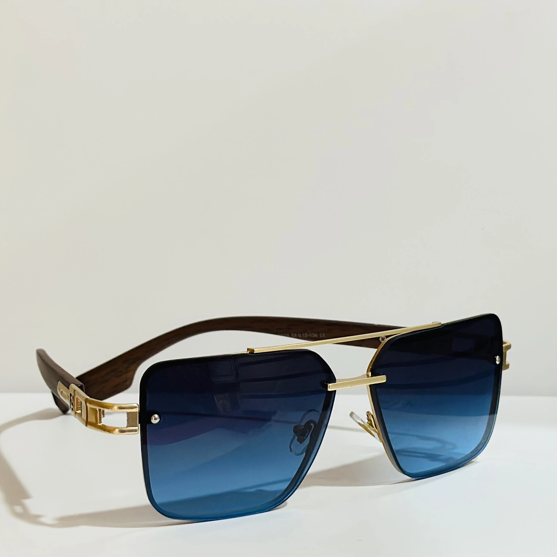 pair of Maybach The Metropolitan II GAAZ26 sunglasses.