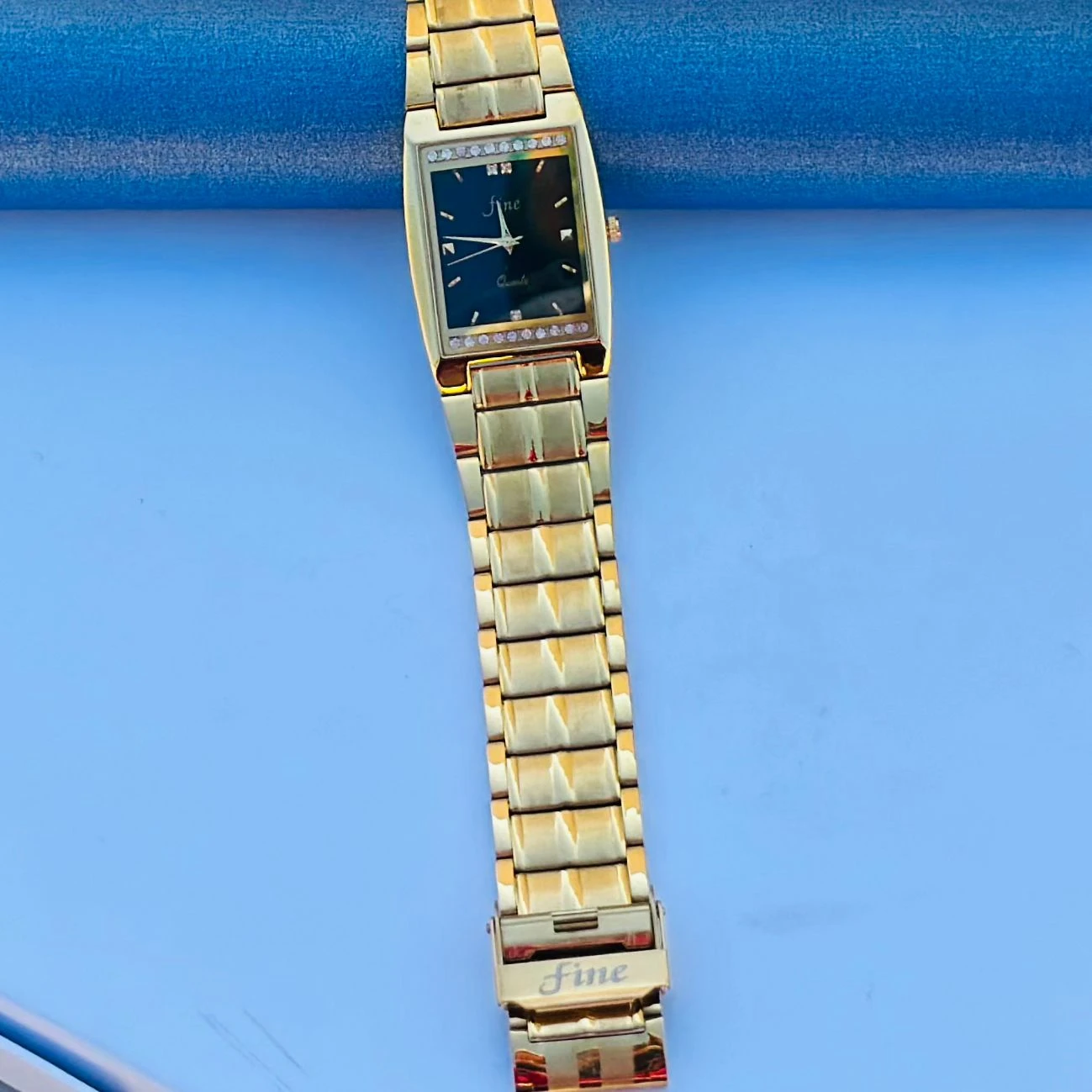 Man’s analog watch