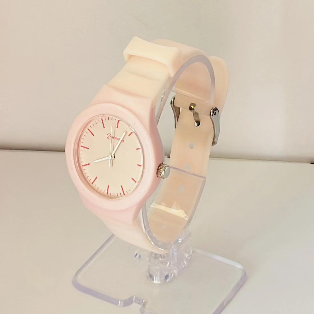 pink Mingrui 8825L quartz wristwatch with a silicone band.