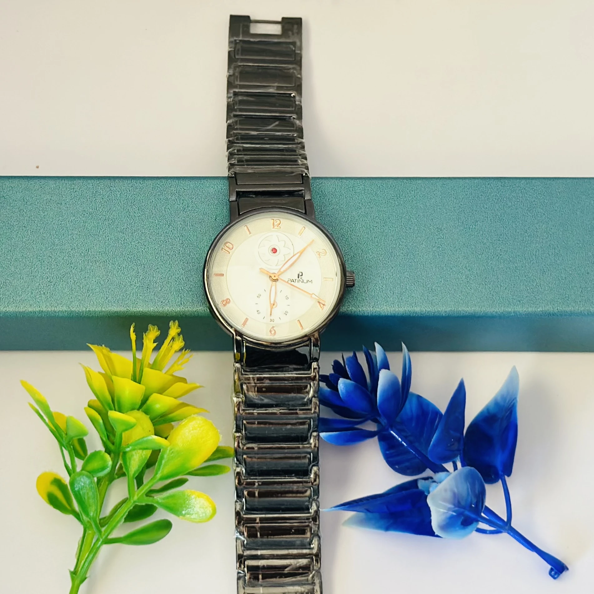Black metal analogue watch