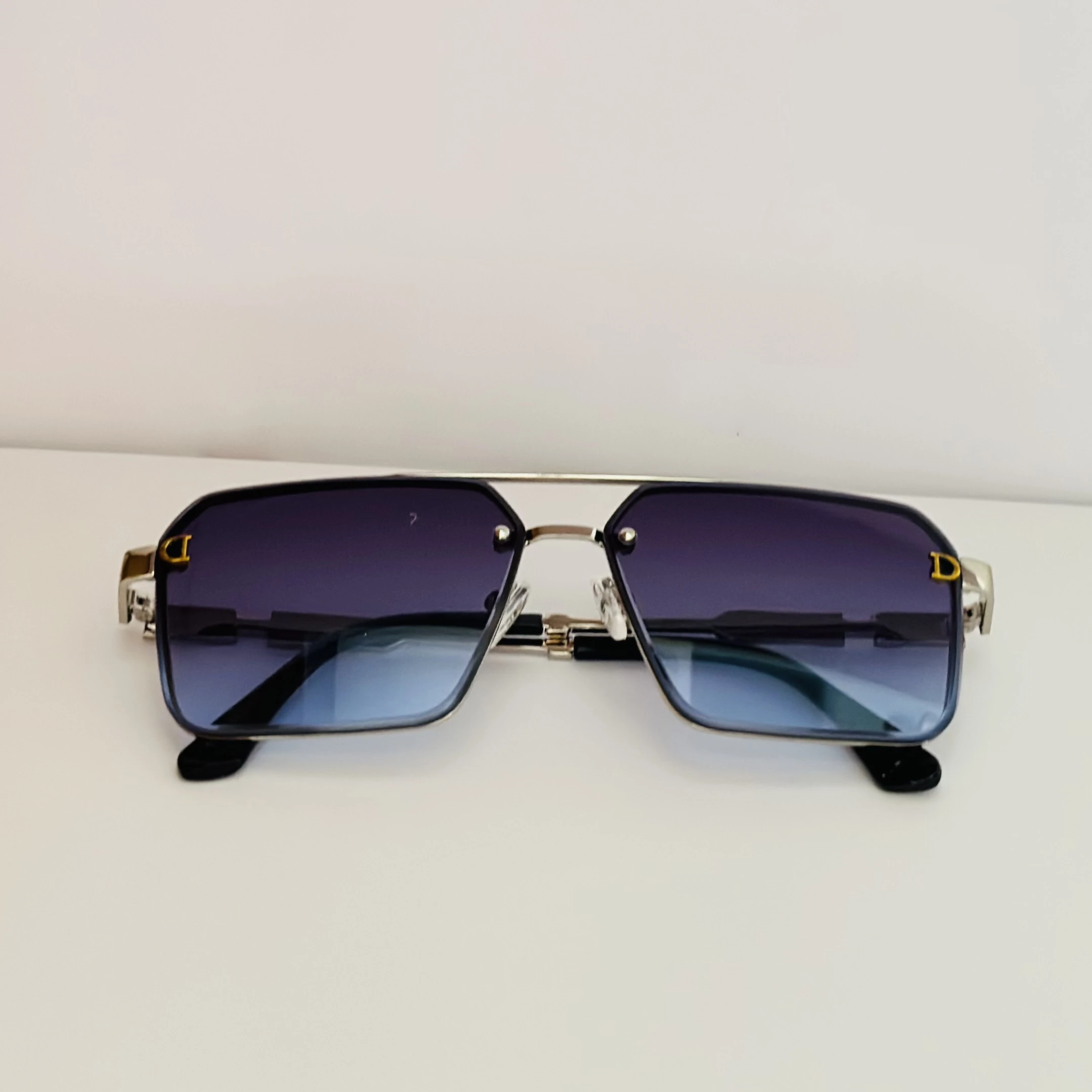 Levi's aviator sunglasses