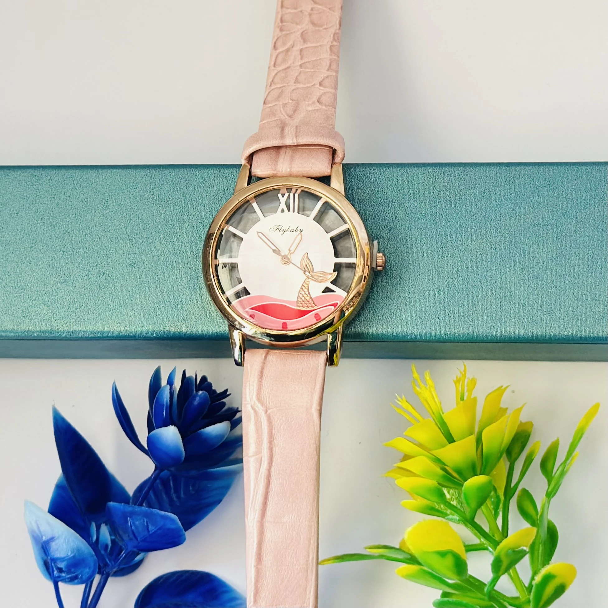 Analogue Kite Design Dial Lathers Strap Wrist Watch for Girls and Woman's