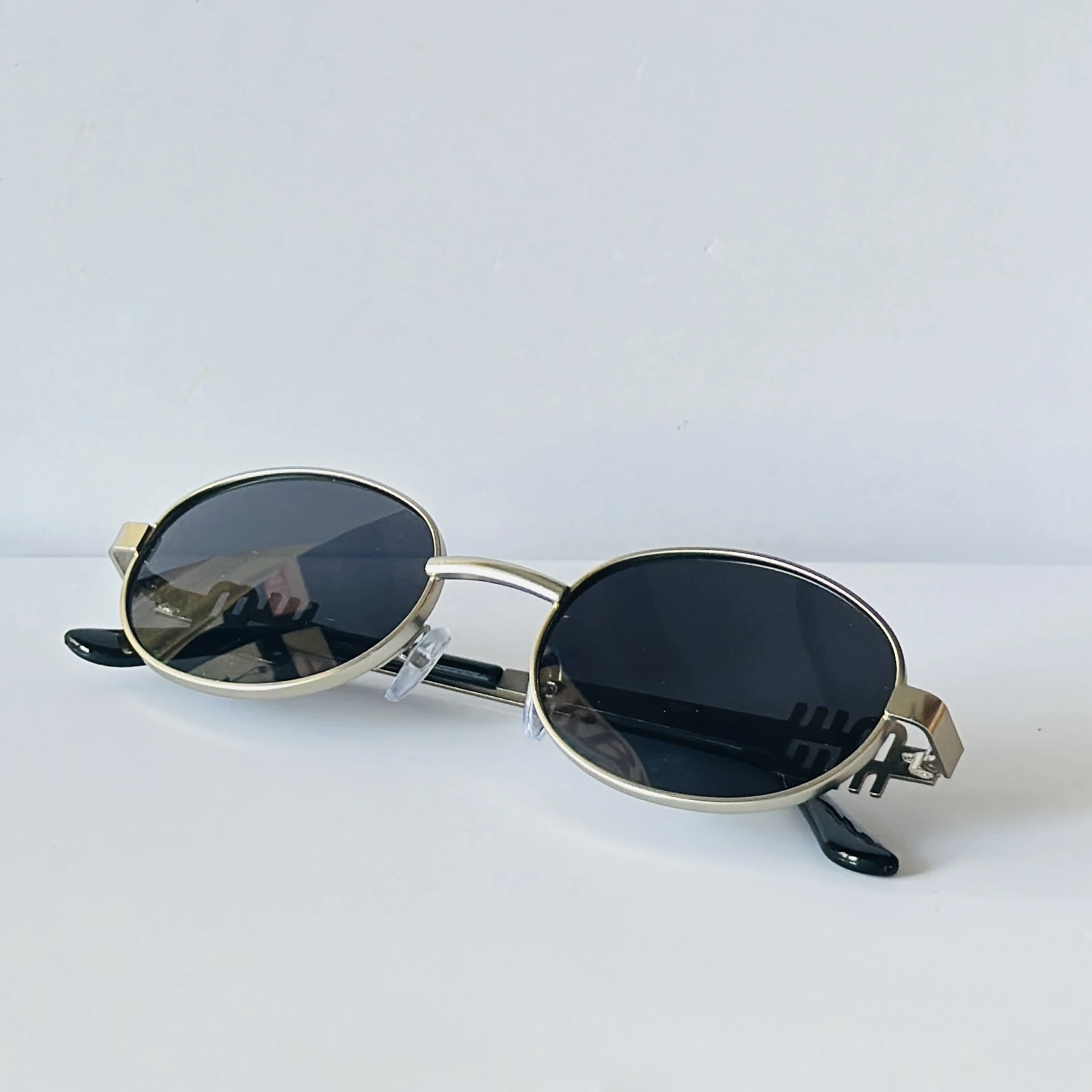 Glasses are a pair oval-framed sunglasses