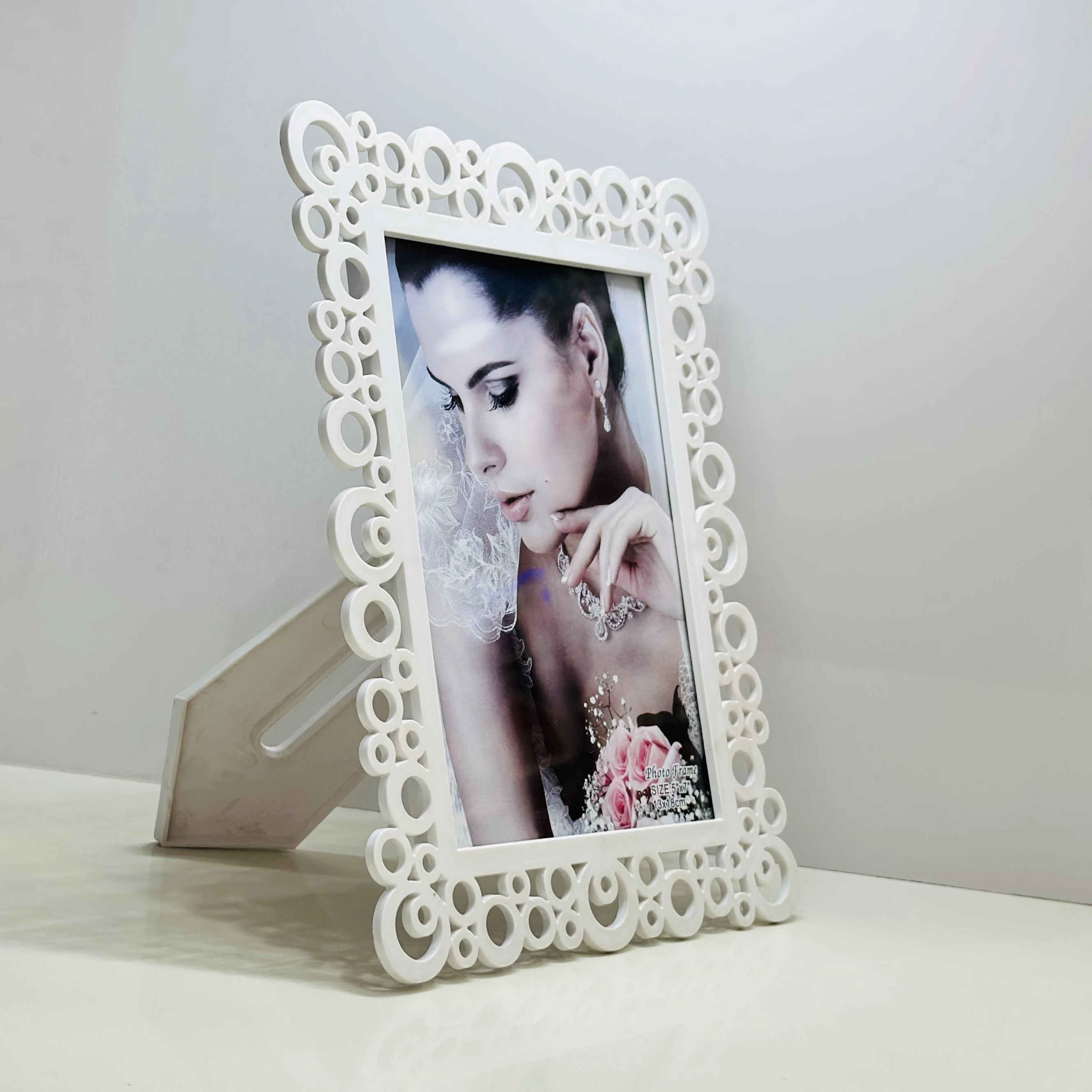 White Circular Motif Photo Frame (SKU-LCN4LI)