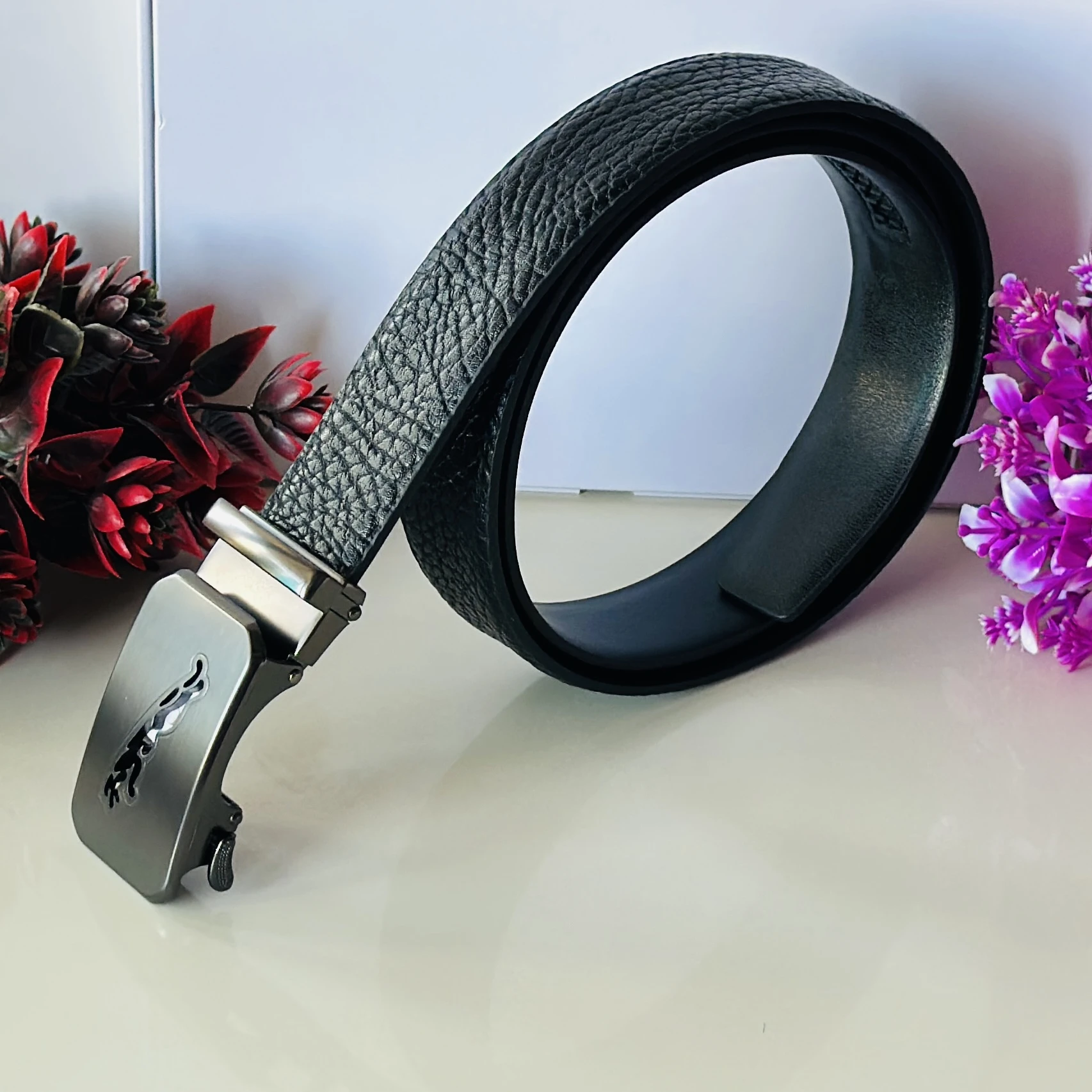 Men’s black textured synthetic leather automatic buckle belt