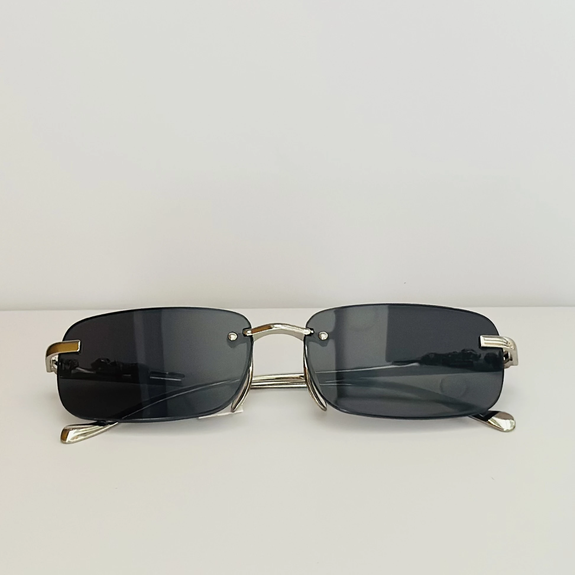 Small rimless rectangle fashion sunglasses