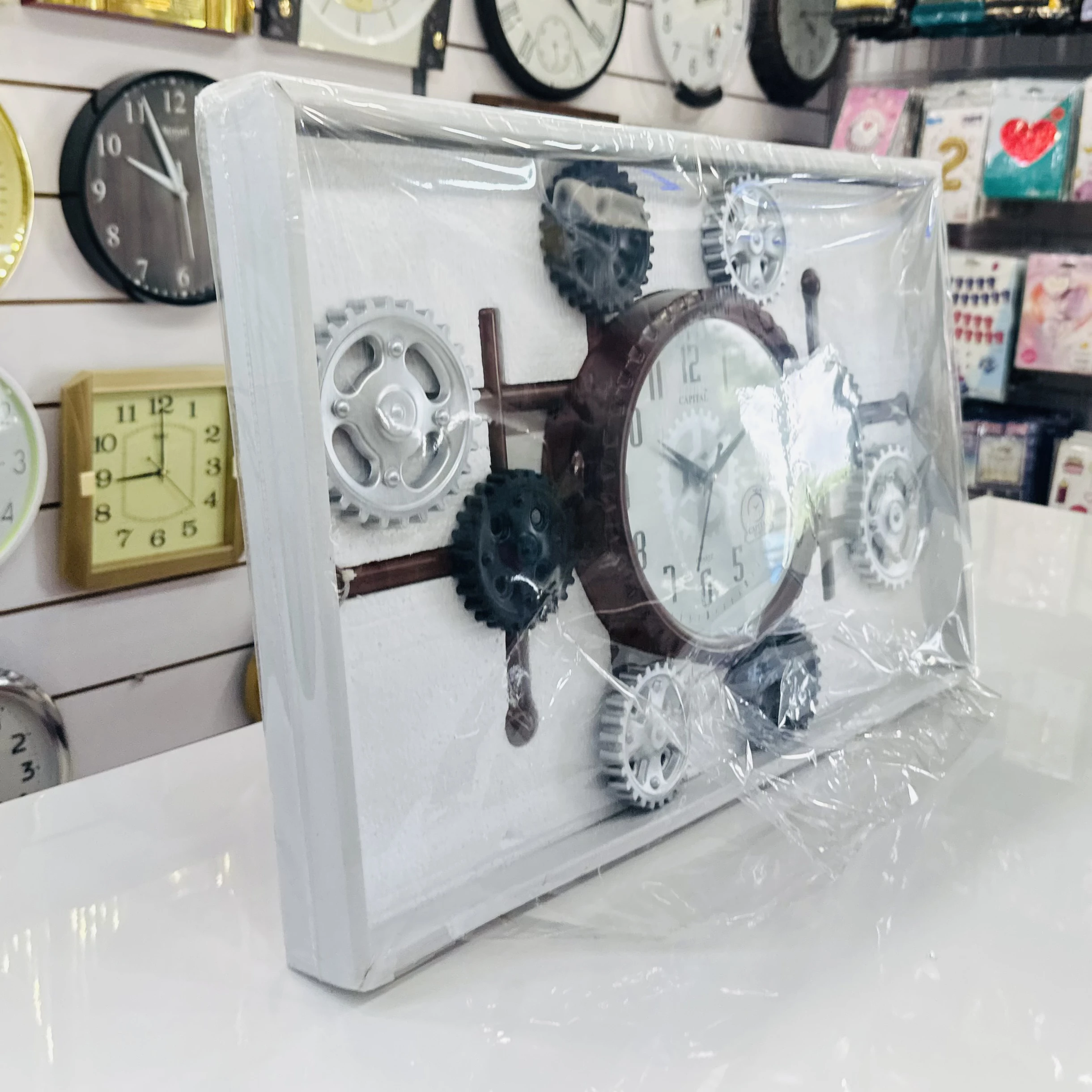 Wall clock with a quartz movement(SKU-HDPHKA)