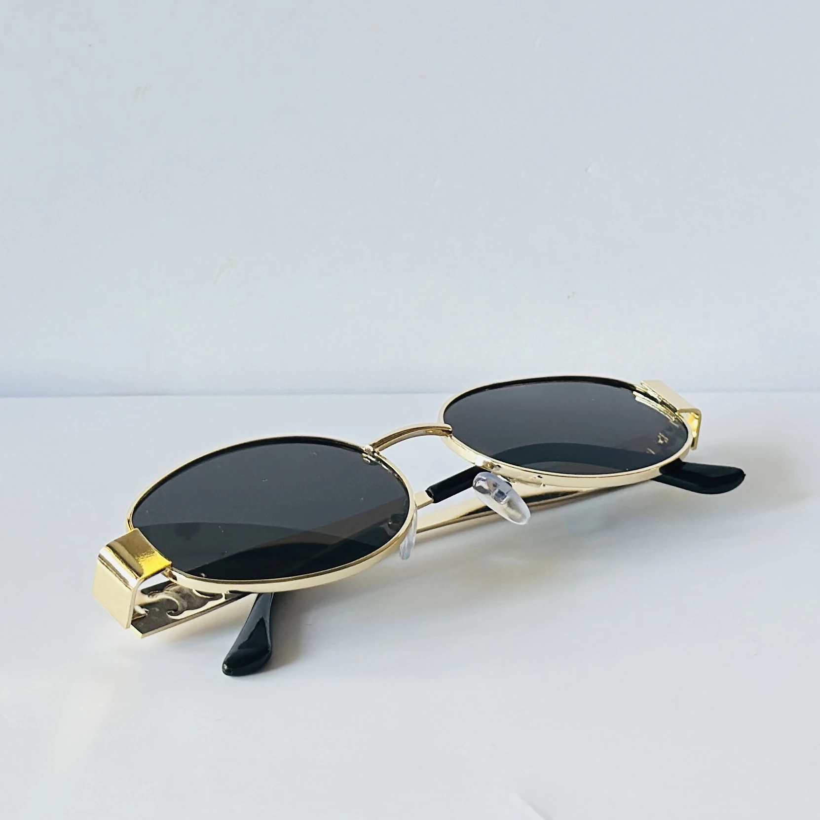 Fashionable Retro Oval Sunglasses for Women & Men