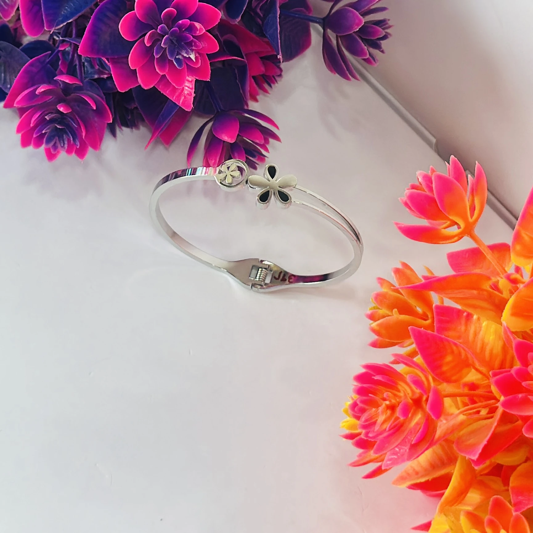 Silver plated anti-tarnish clover floral openable bangle-style bracelet.