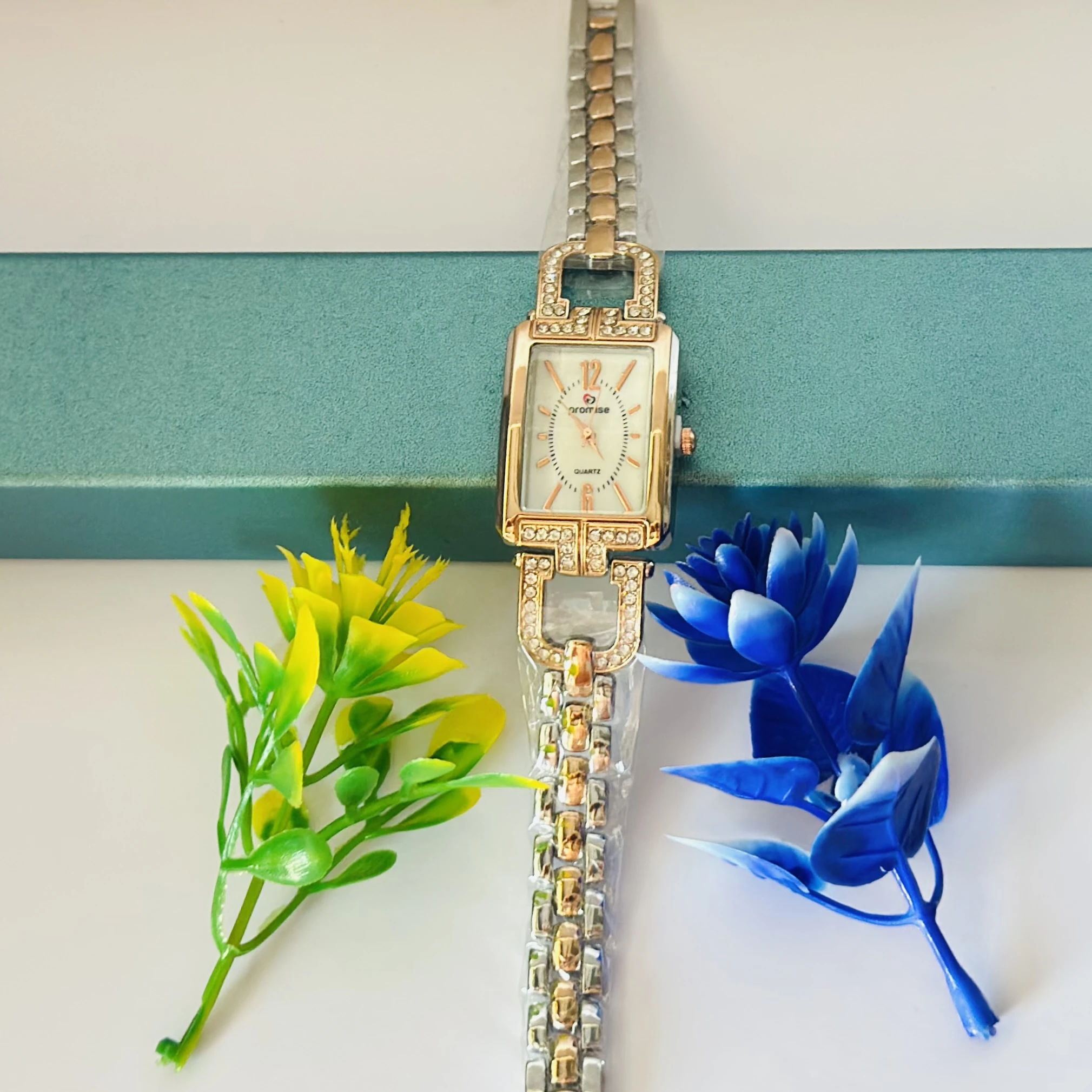 Quartz women's watch