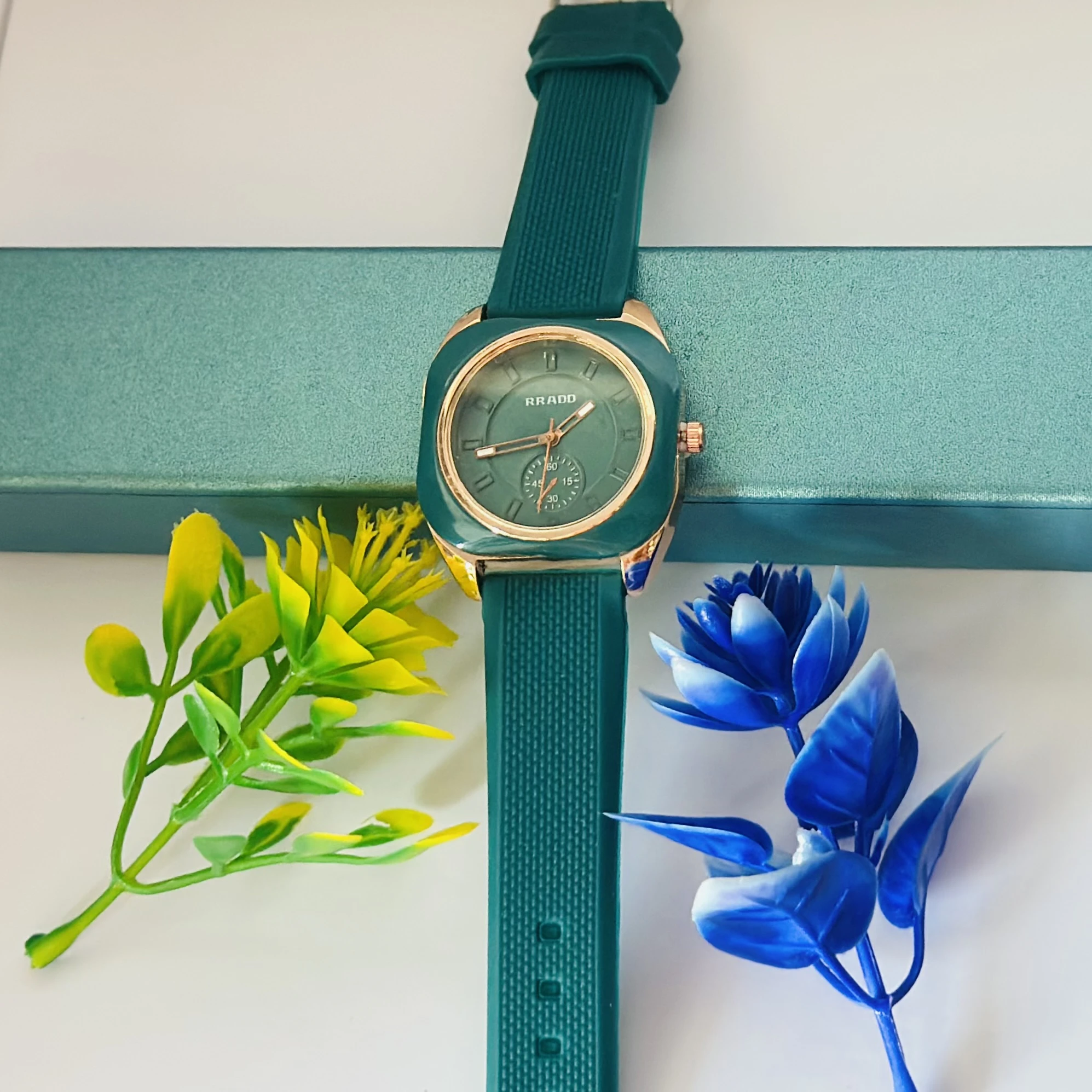 Quartz analog watch for women.