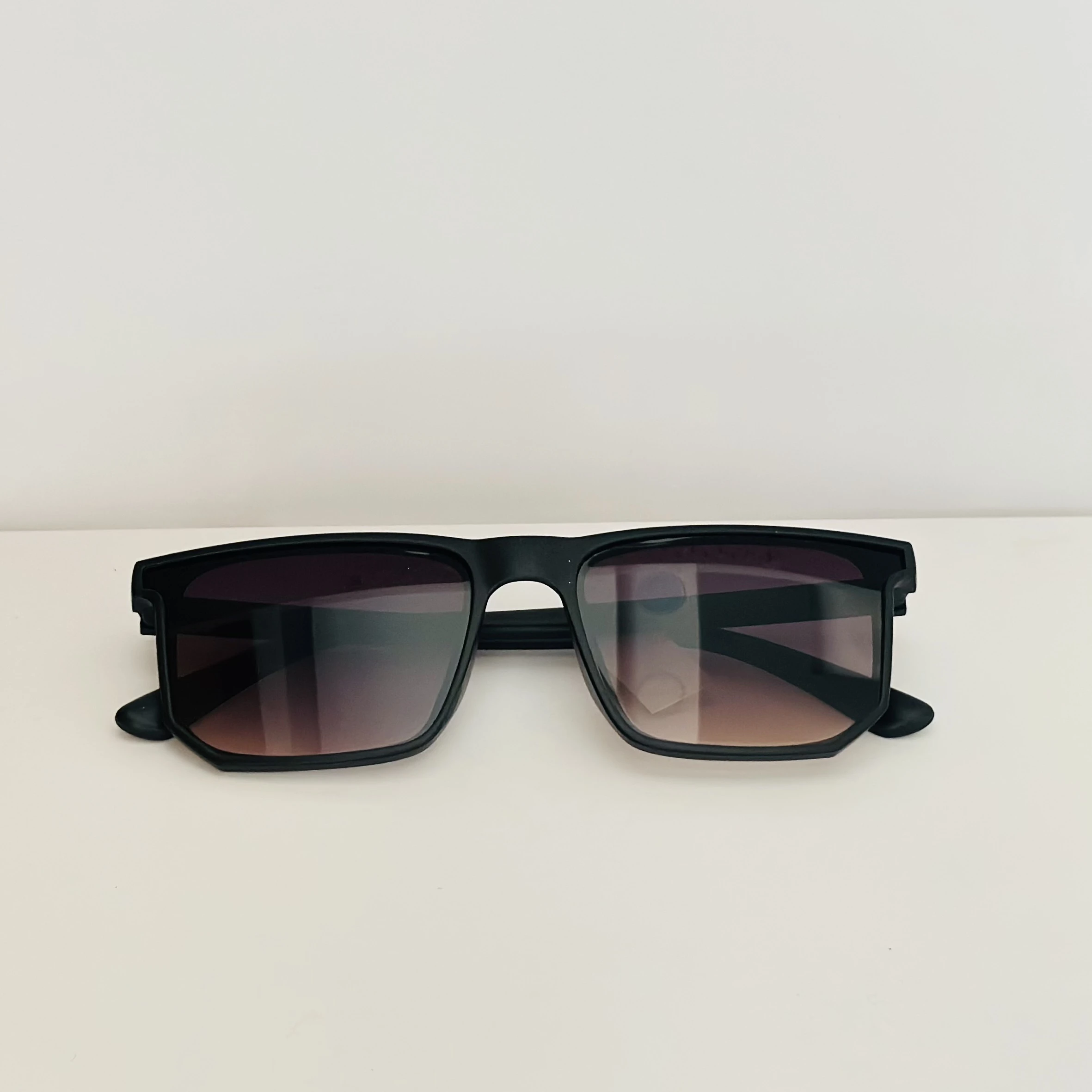 Black IRUS S1220 C1 square sunglasses with gradient lenses.