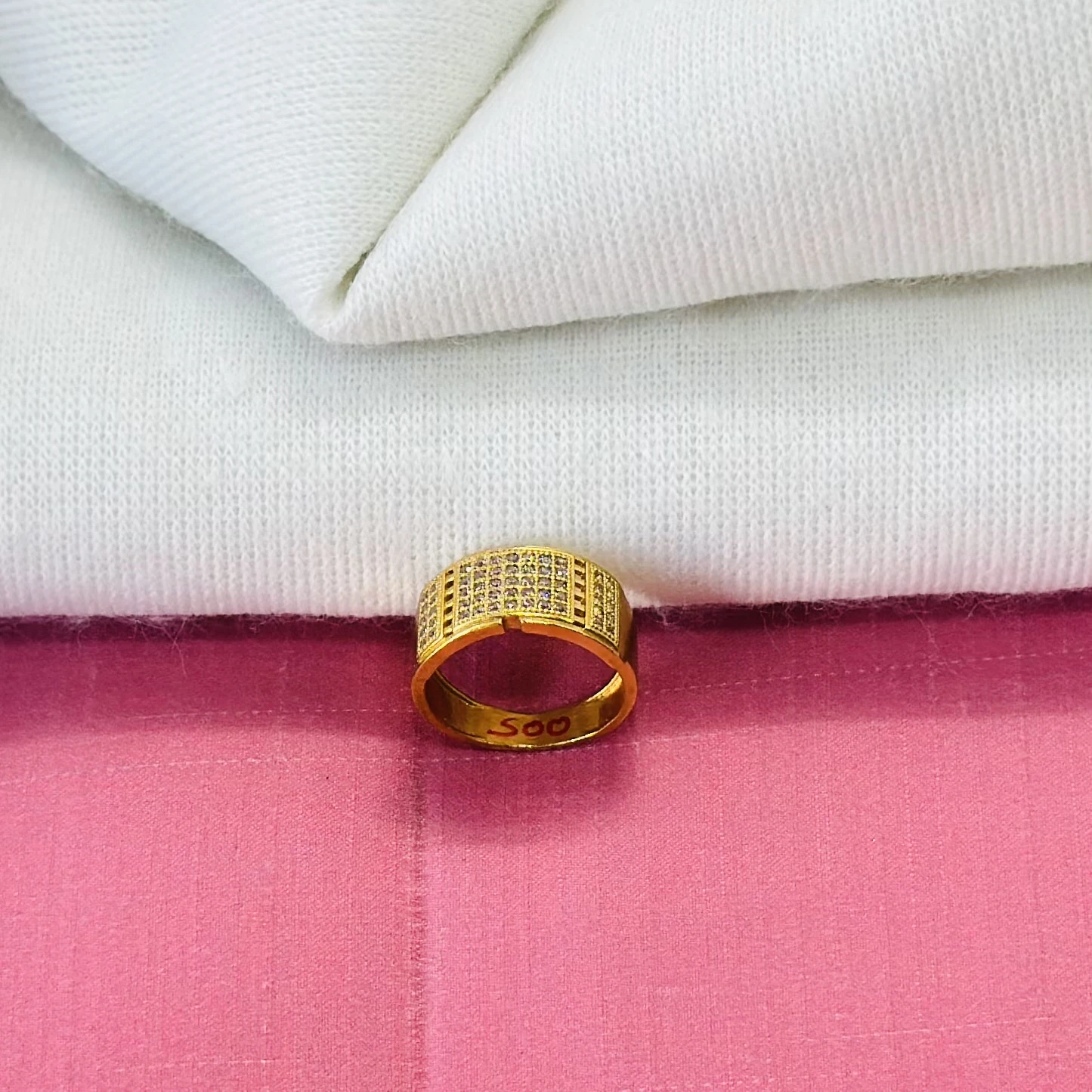 Gold plated finger ring with artificial stones.