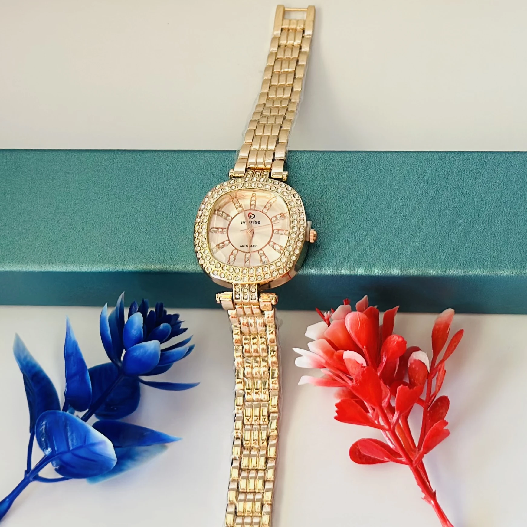 Rose gold toned Analog Watch
