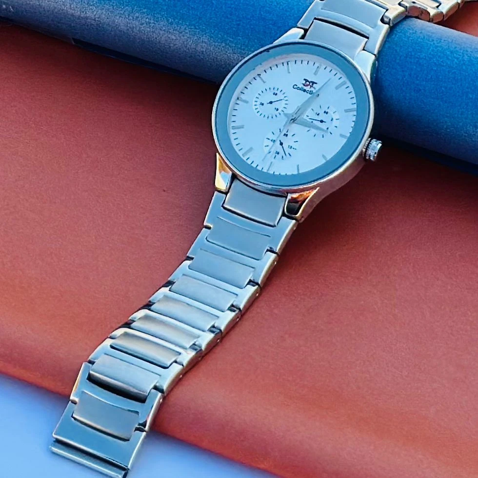 Silver design analog watch For man’s