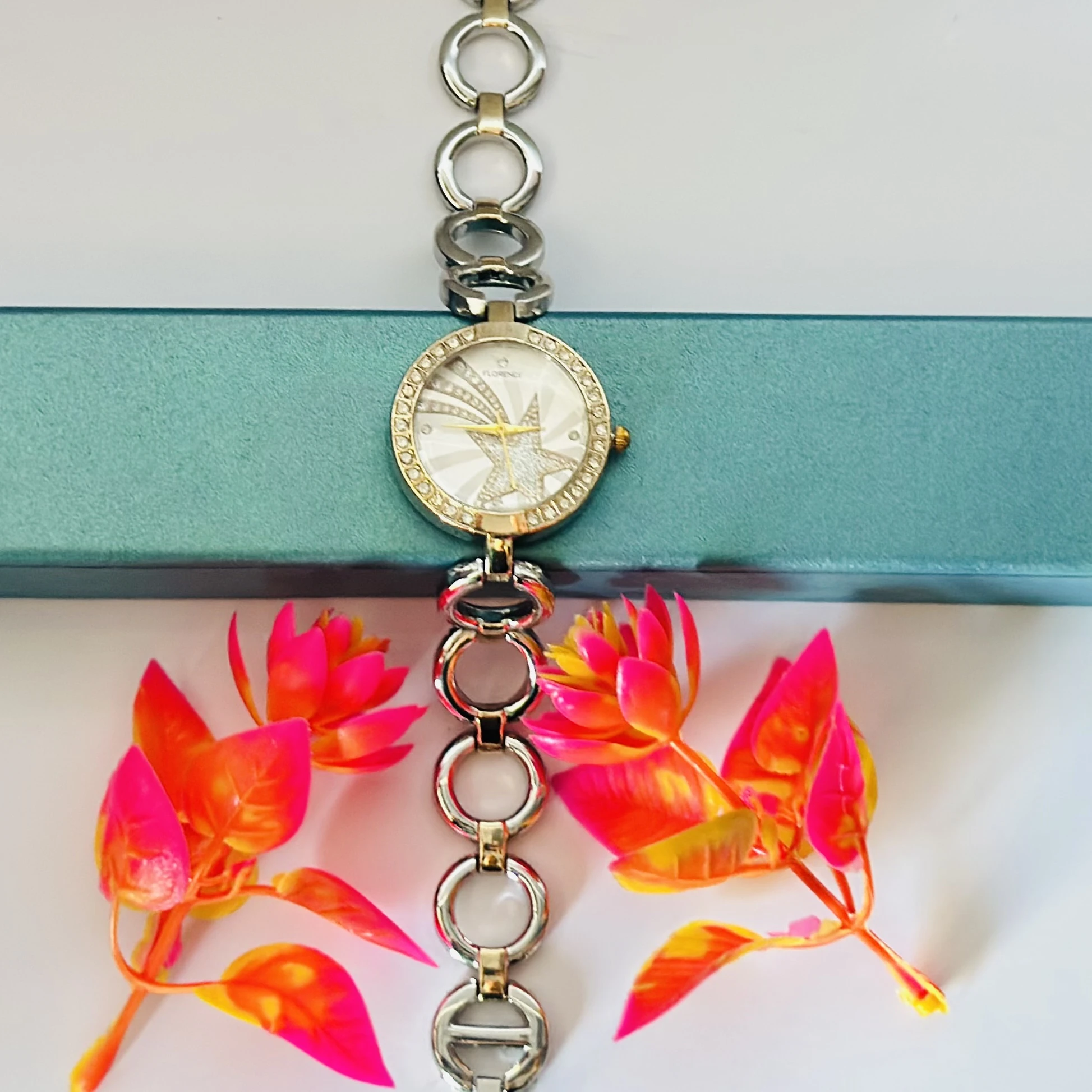 women's analog quartz wrist watch