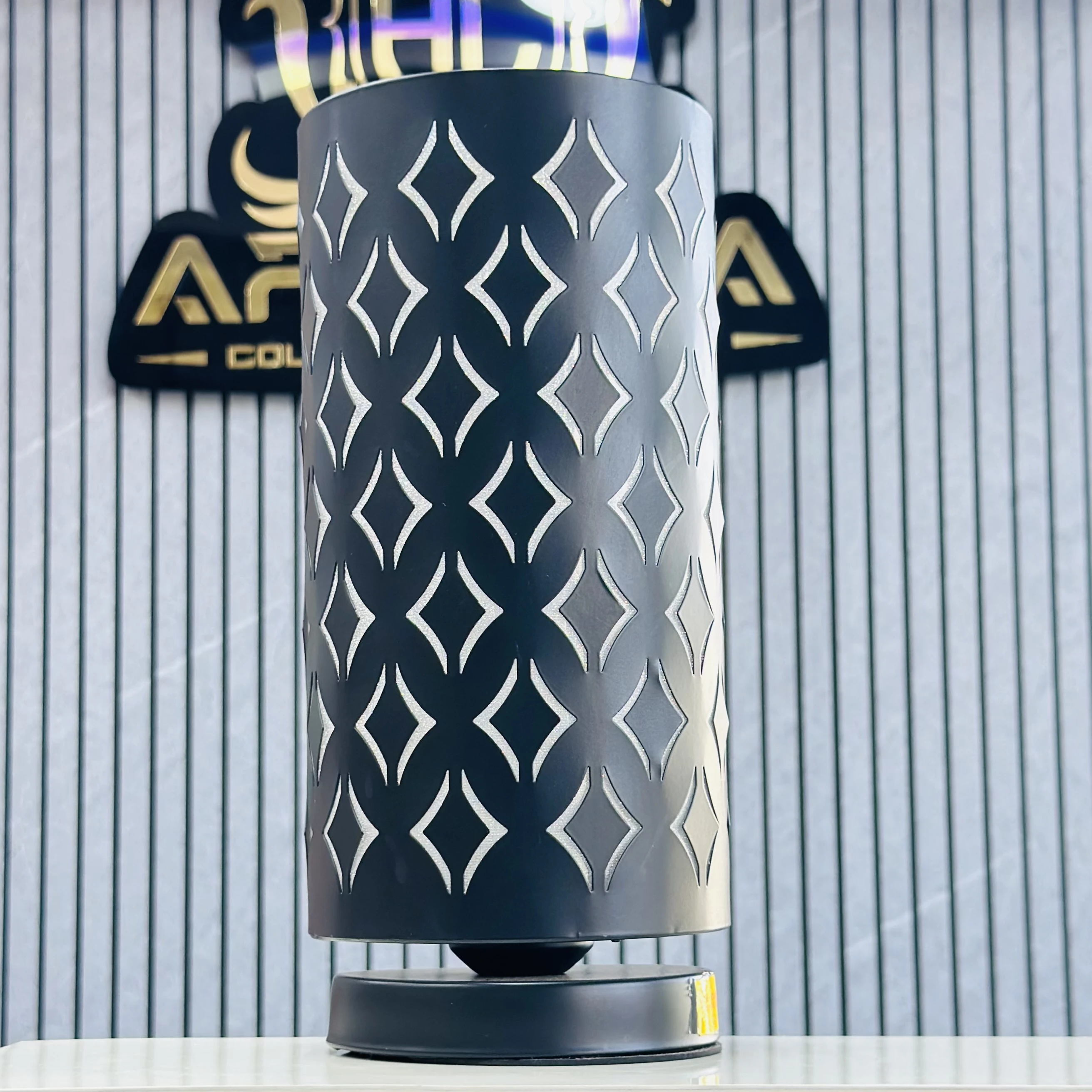 Black table lamp(SKU-IJUXYF)