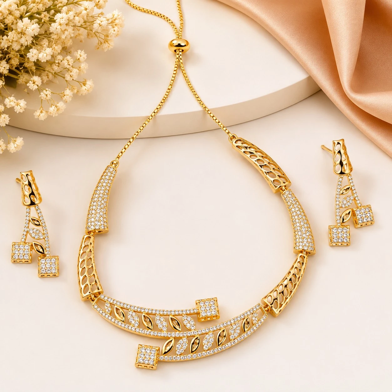 Gold toned artificial jewellery necklace