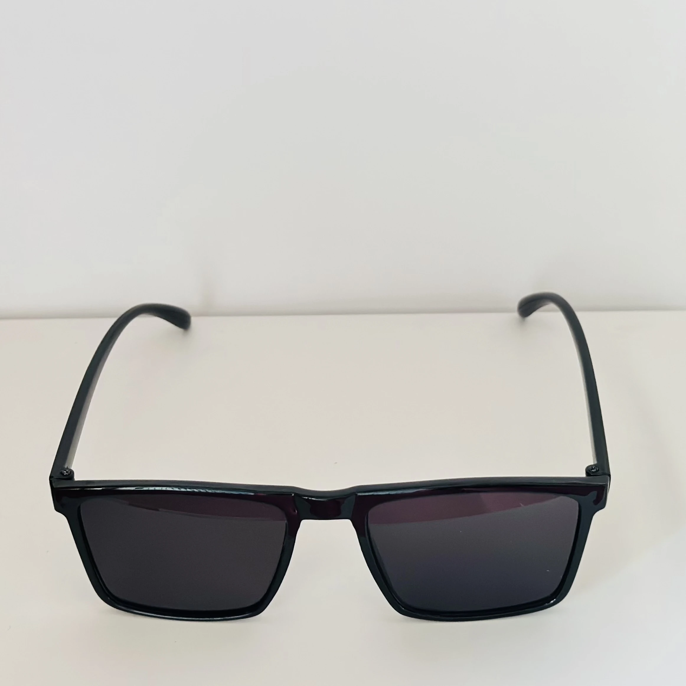 Black square sunglasses