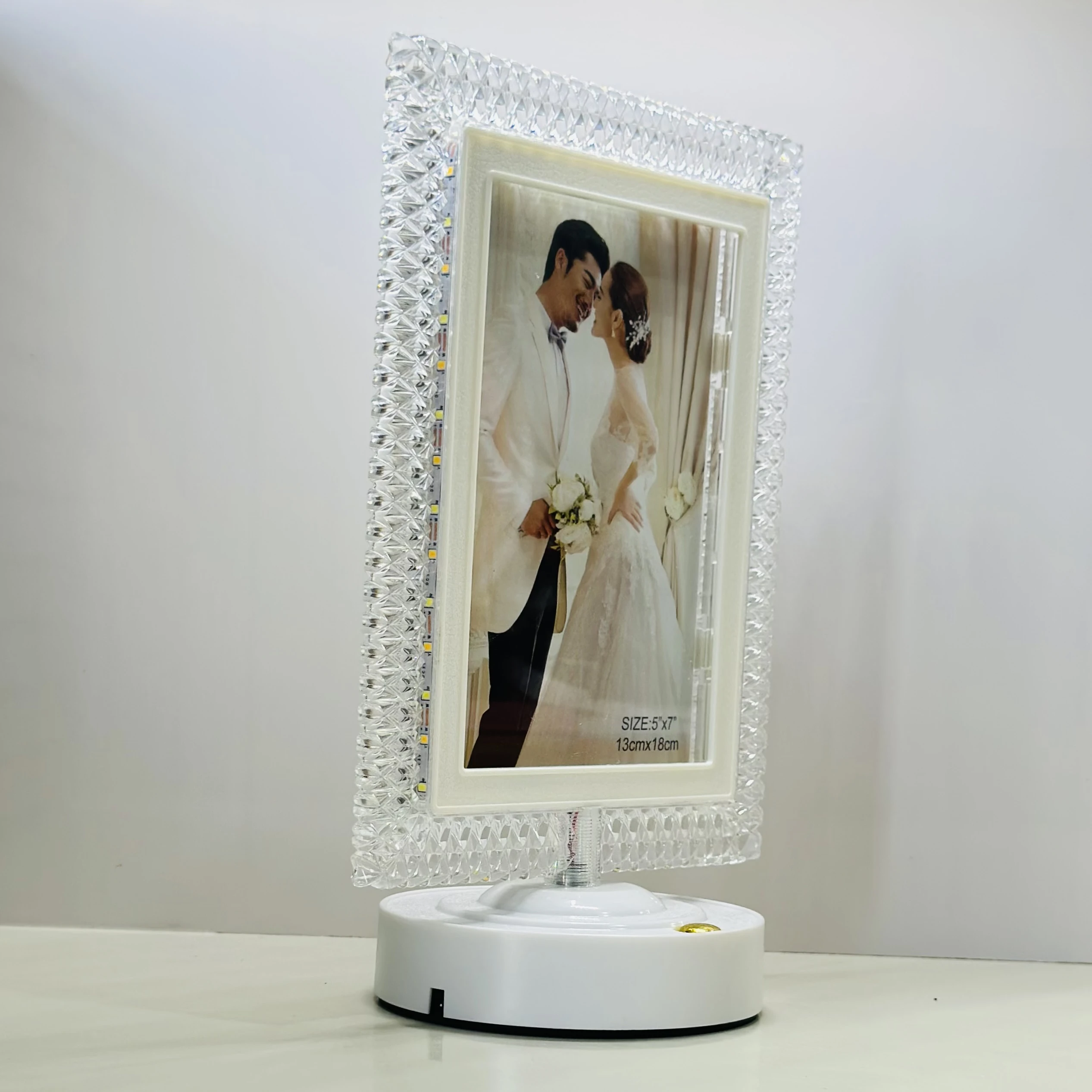 Romantic LED  with Kissing Couple