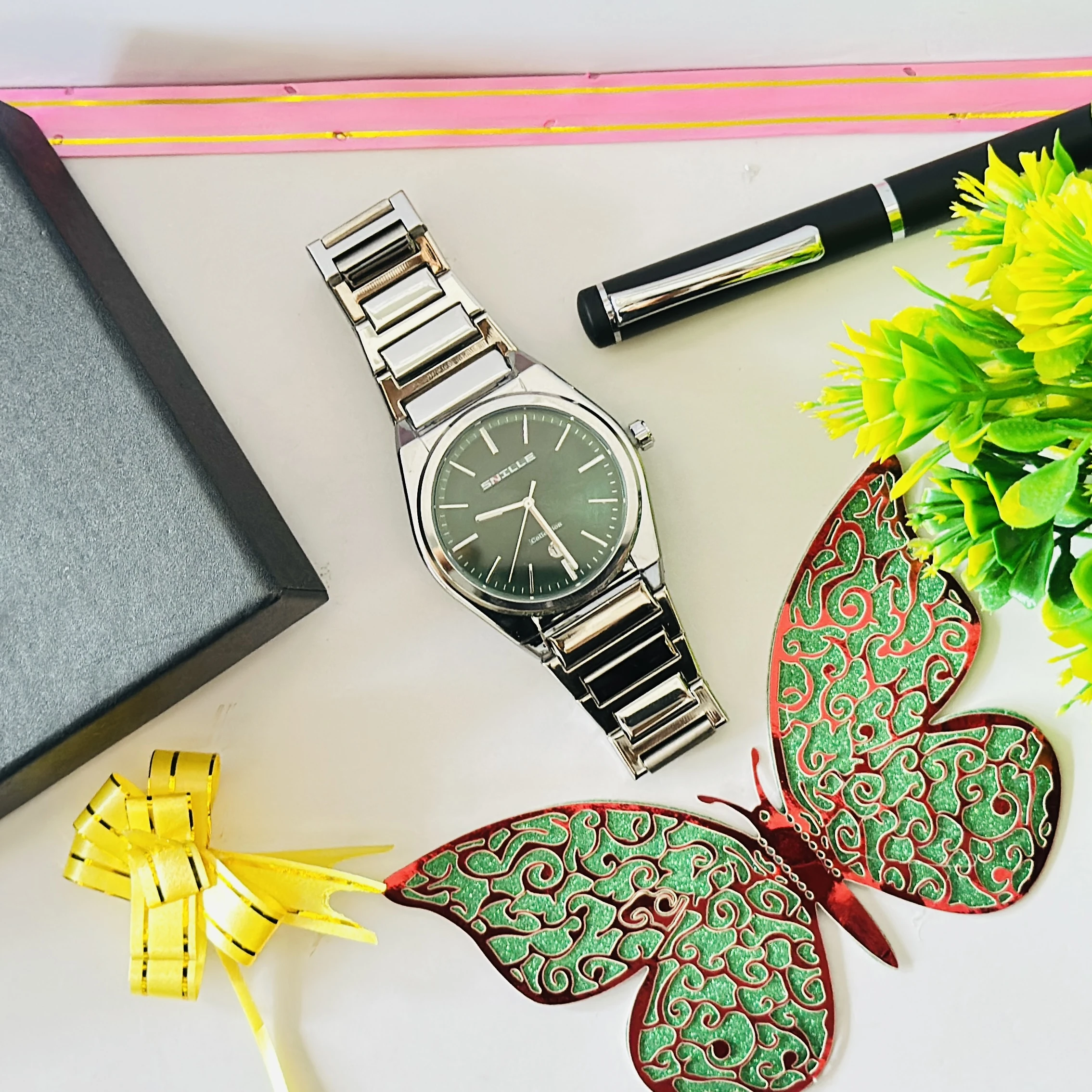 Snille brand analog wristwatch