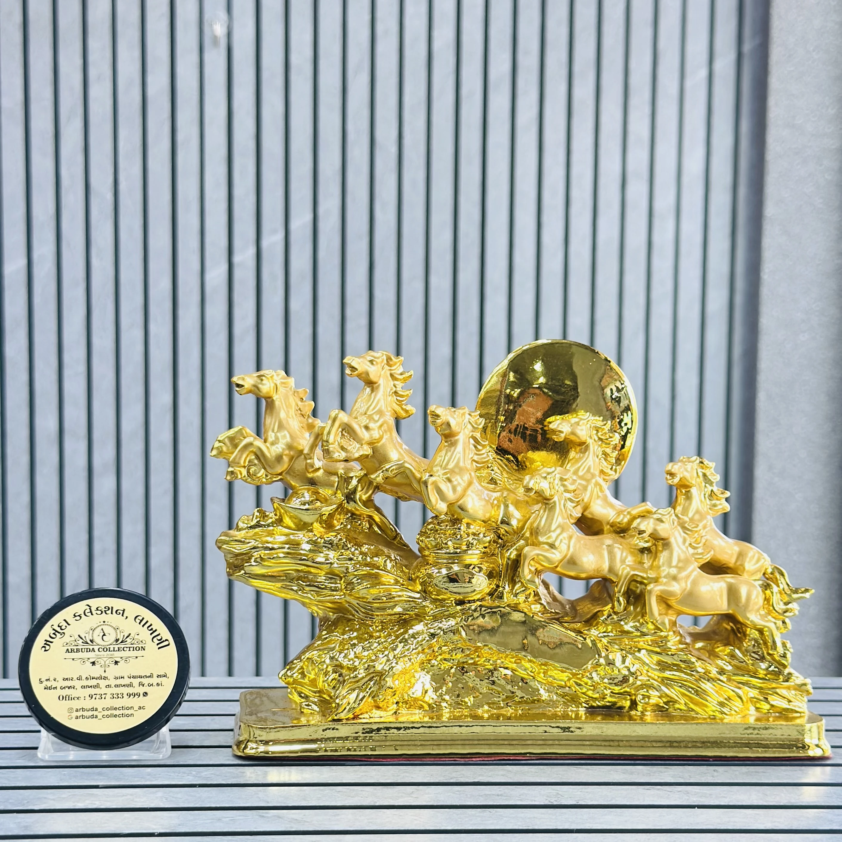 Golden Poliresina murti