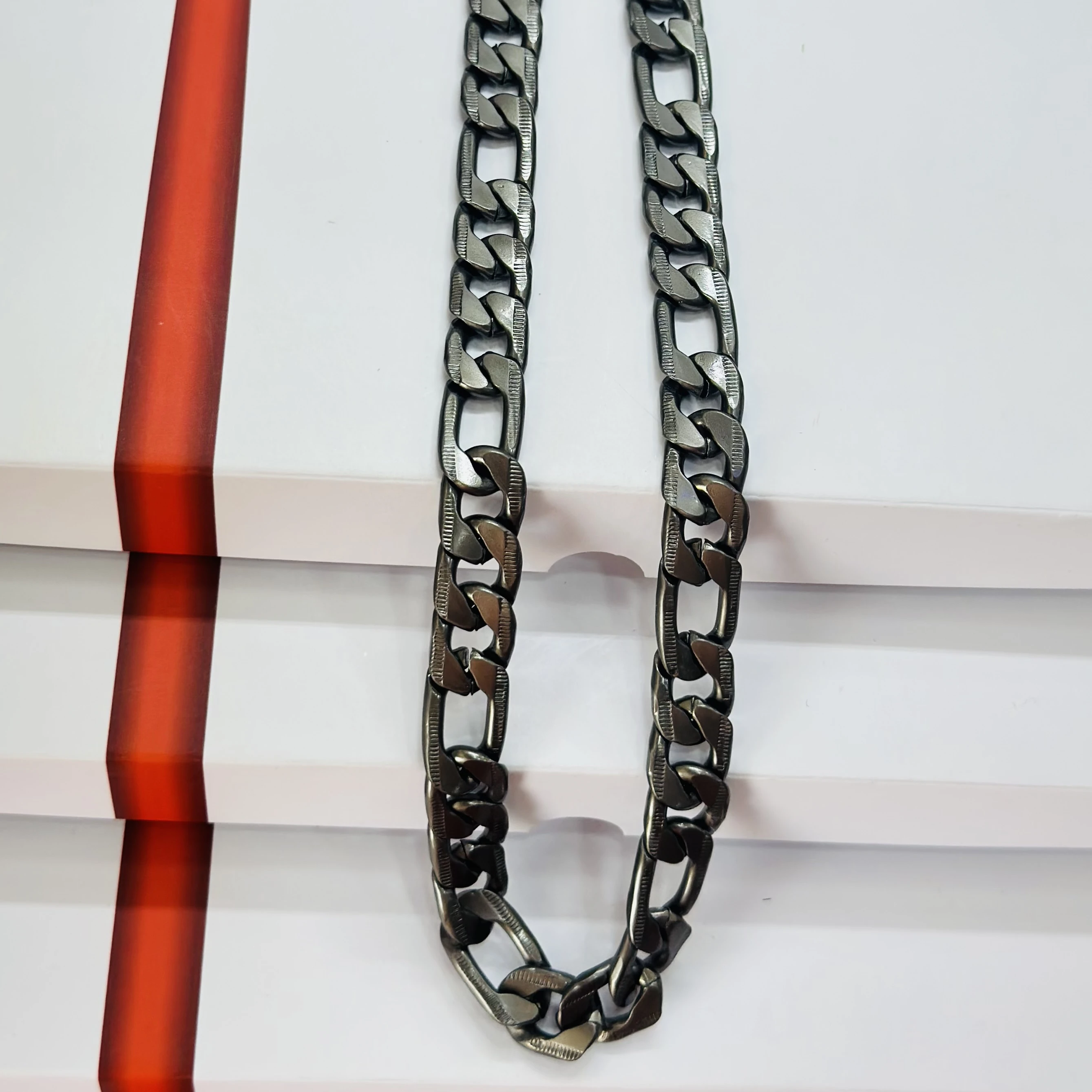Black or grey aluminum curb chain