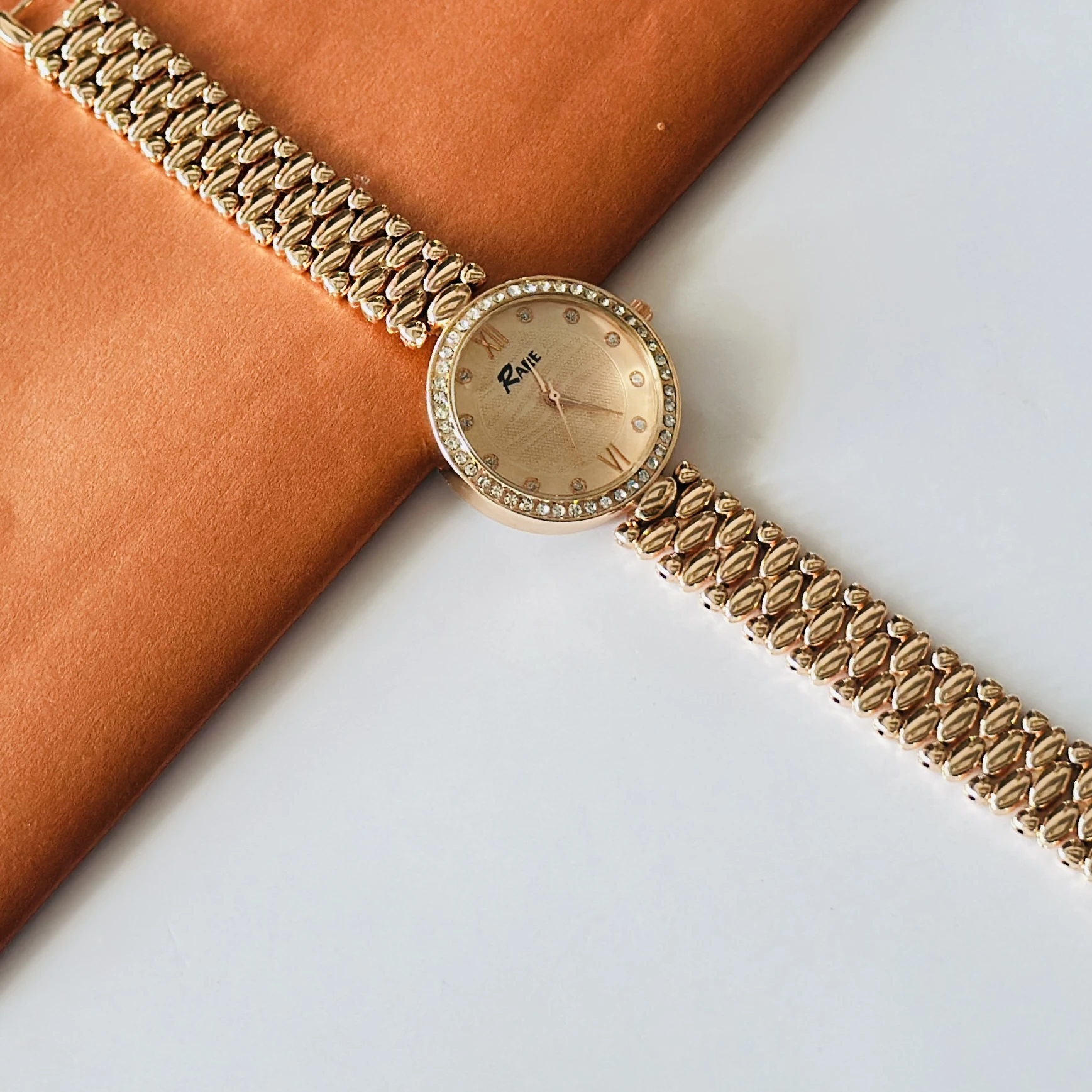 Raie rose gold analog watch