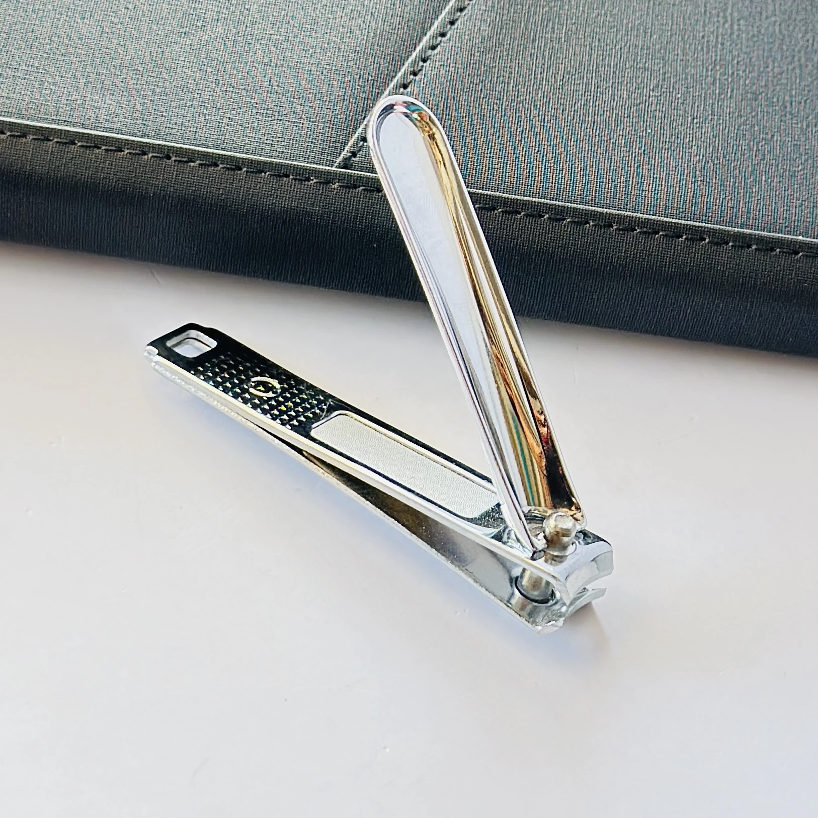 nail clipper branded as "QIANGREN“