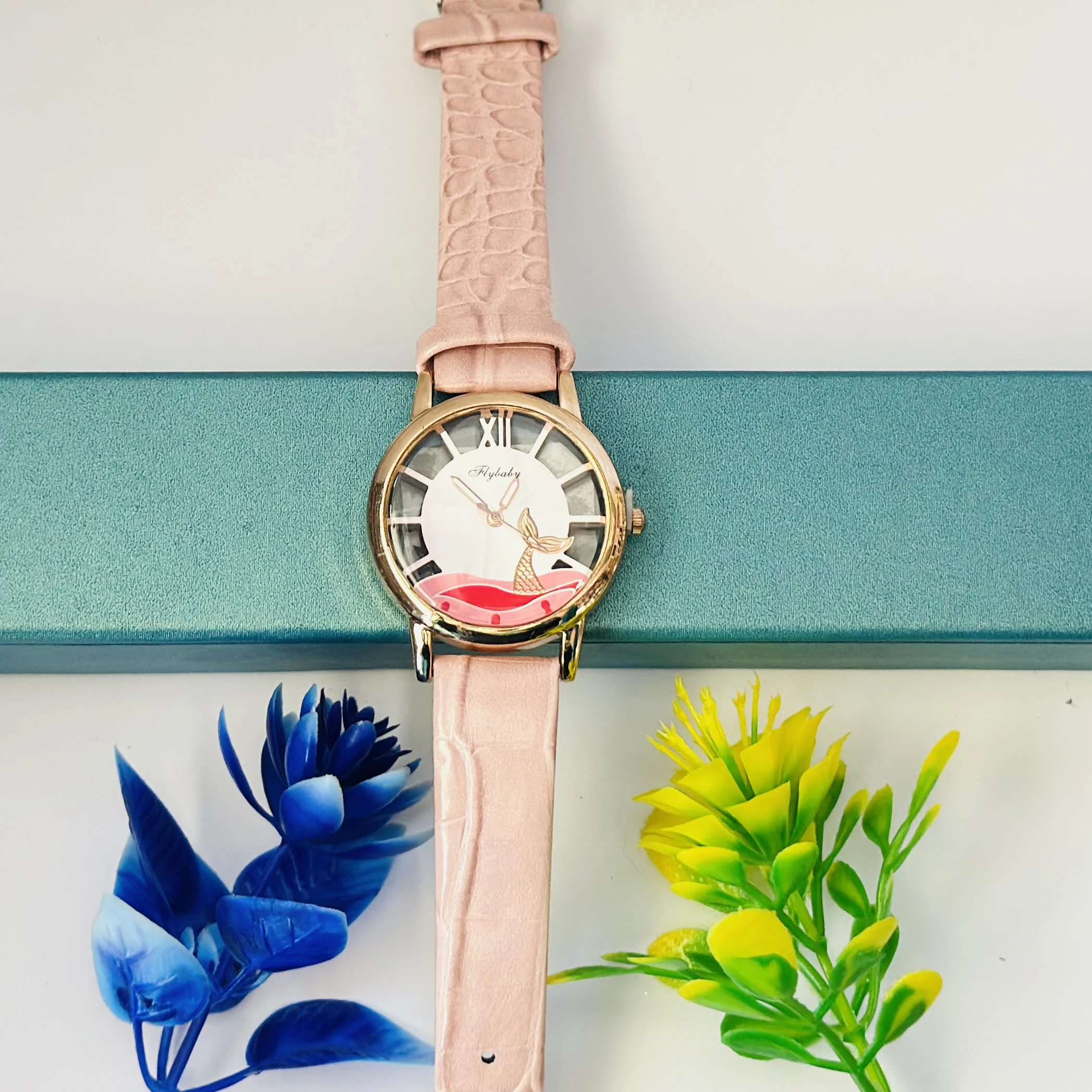 Analogue Kite Design Dial Lathers Strap Wrist Watch for Girls and Woman's