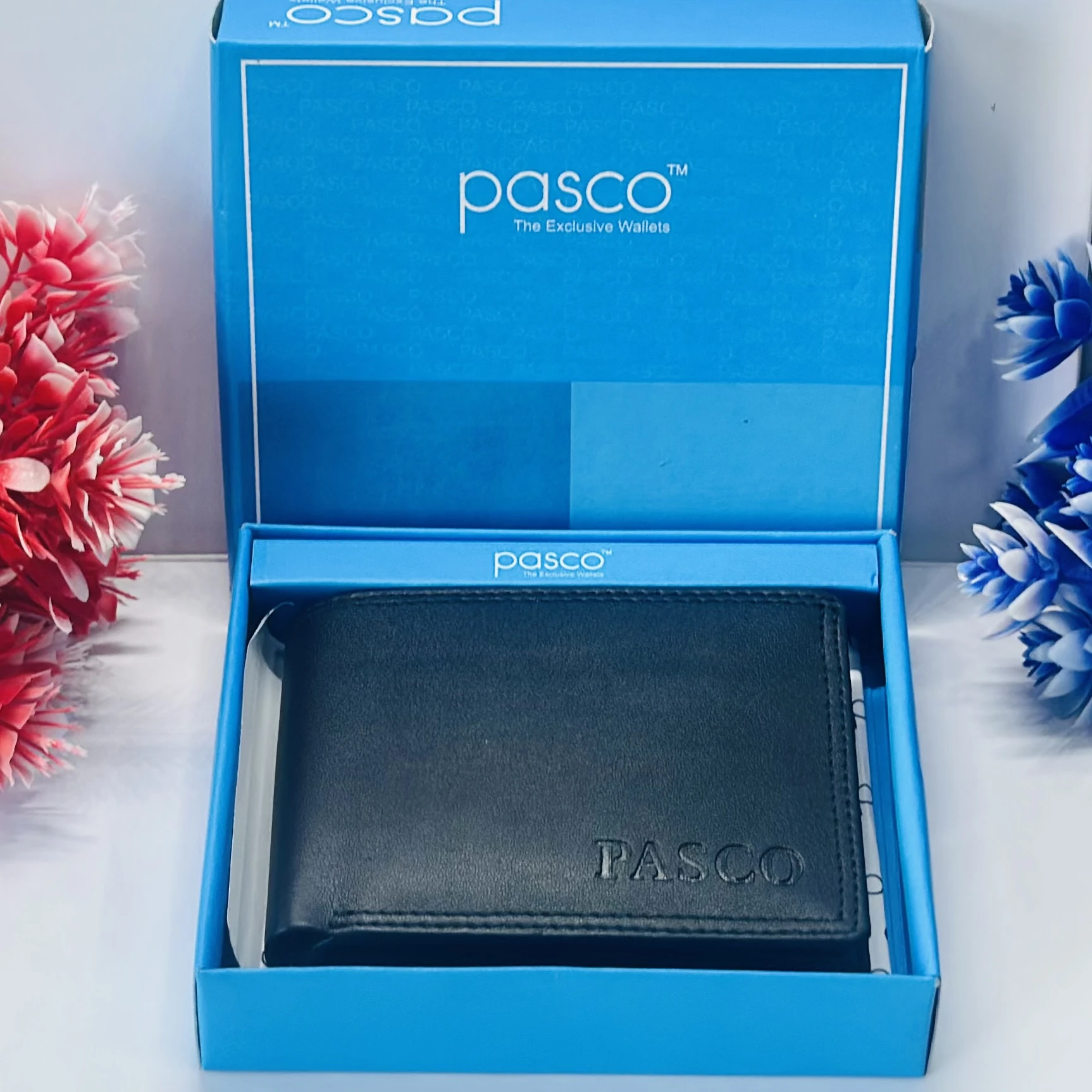 Pasco black artificial leather bifold wallet.