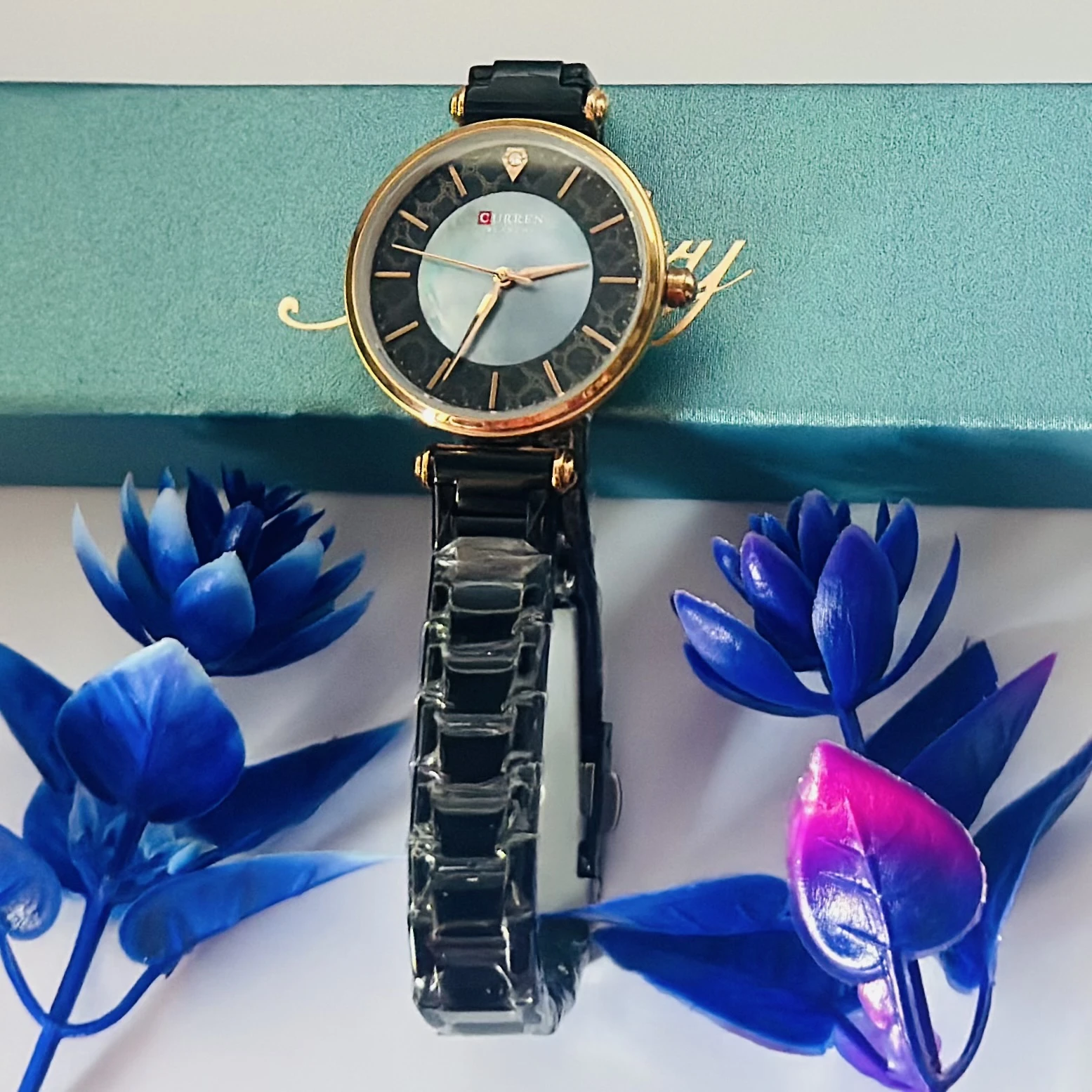 Curren 9072 women's analogue watch