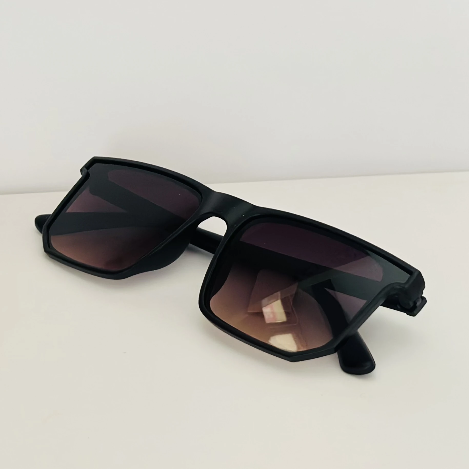 Black IRUS S1220 C1 square sunglasses with gradient lenses.