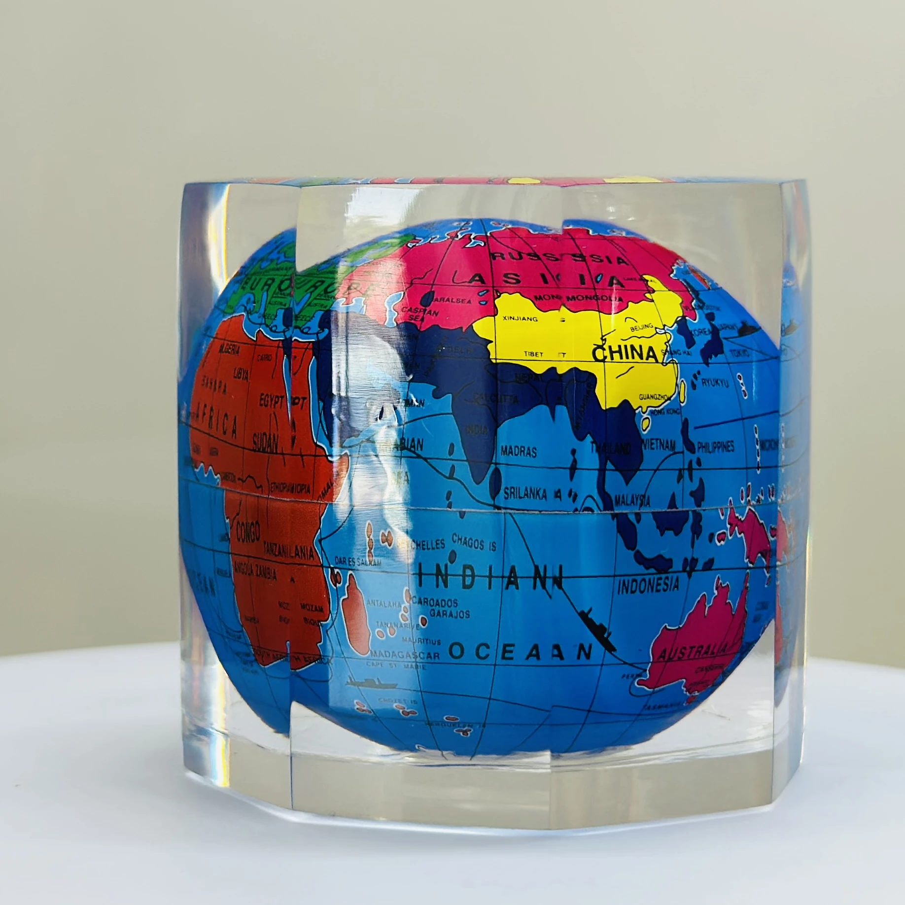 Globe paperweight Item