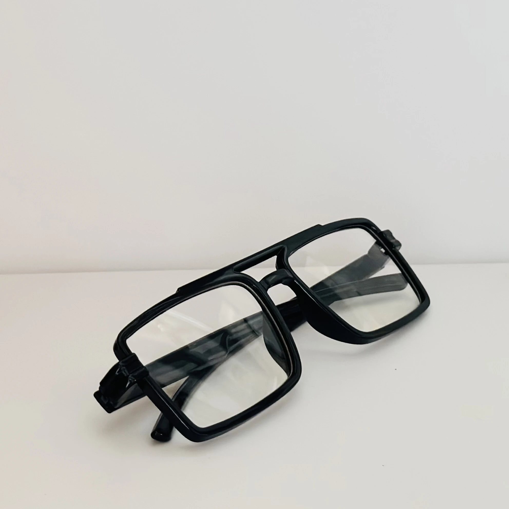 Aptica Fortis Capital reading glasses in black.